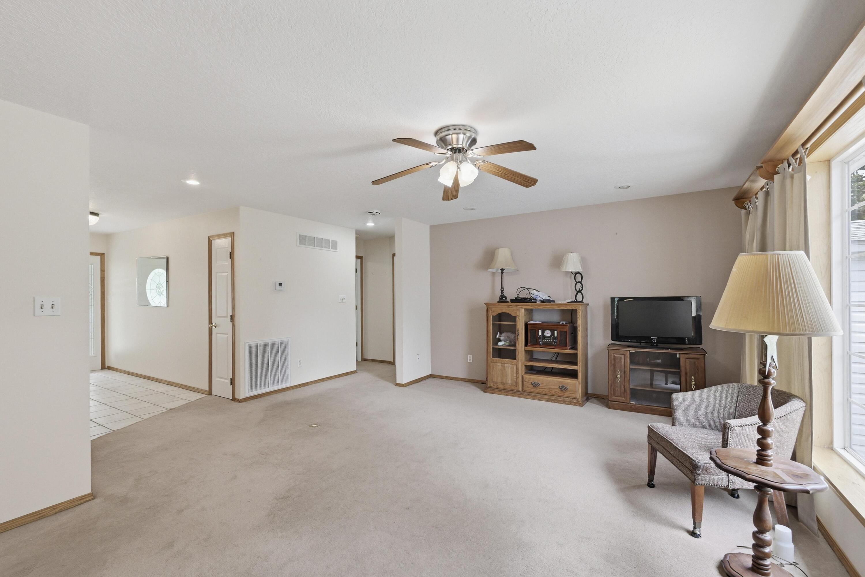 3532 Willow Lane Property Photo 10