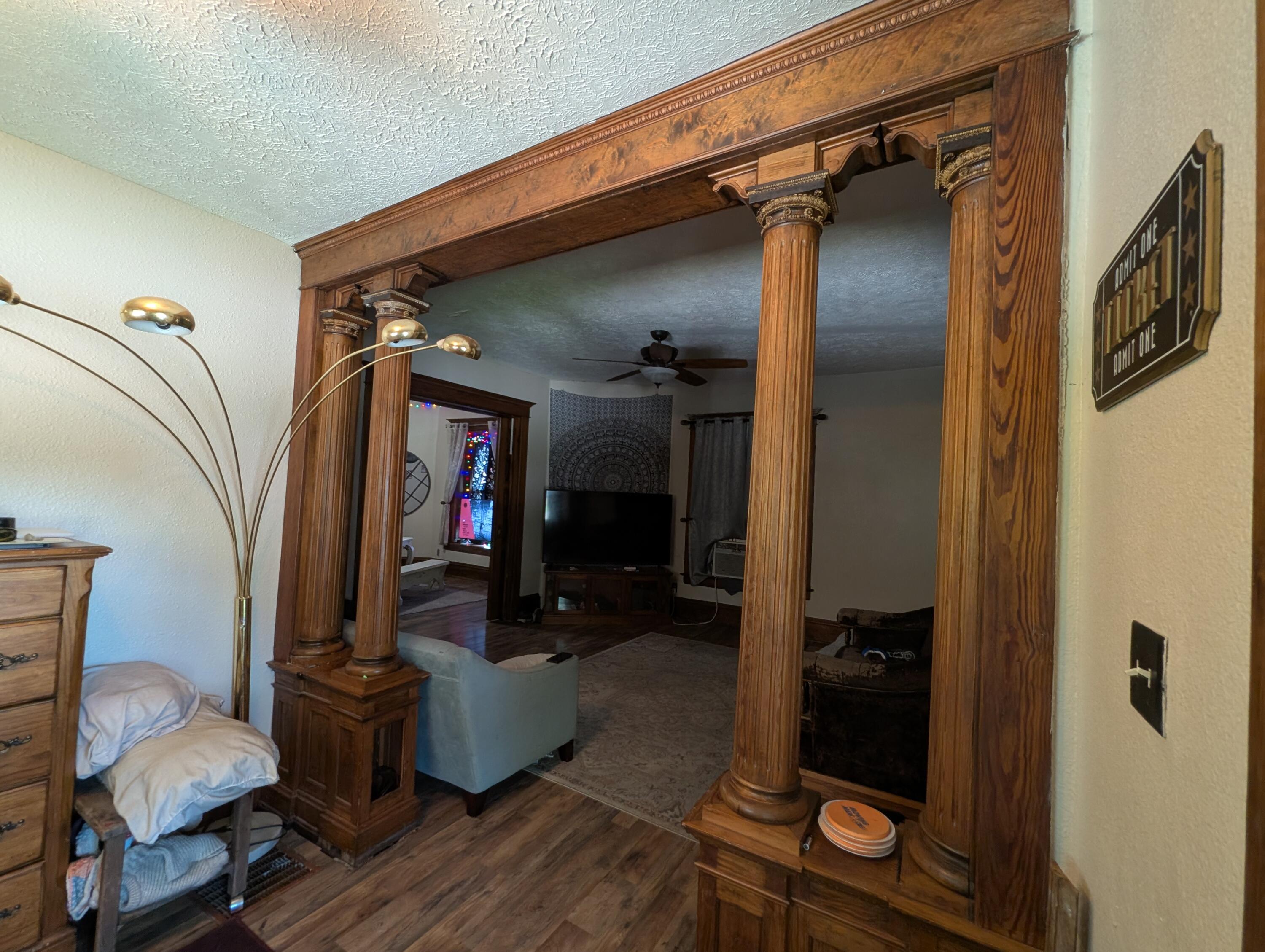 828 North Grant Avenue Property Photo 4