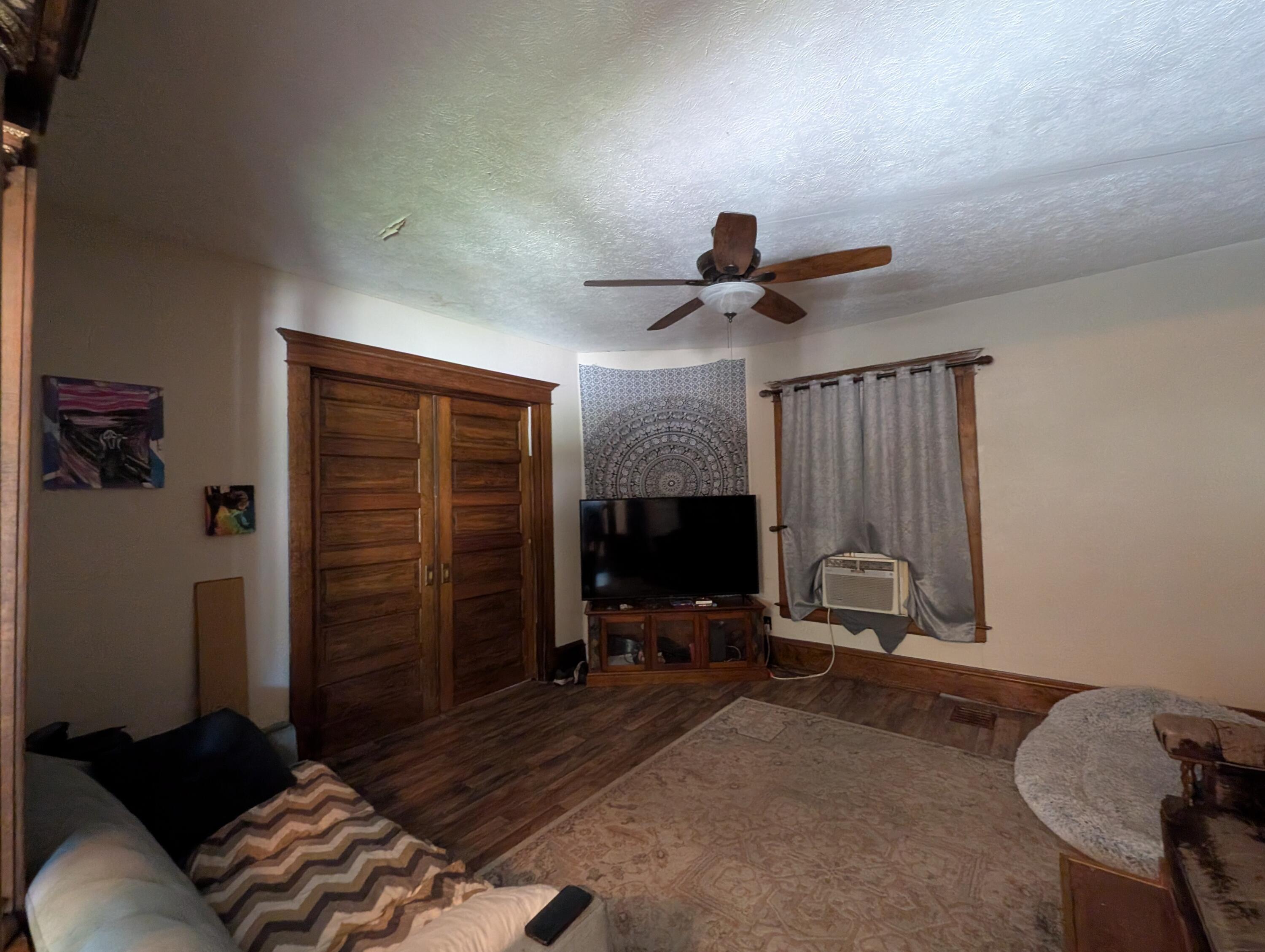 828 North Grant Avenue Property Photo 8