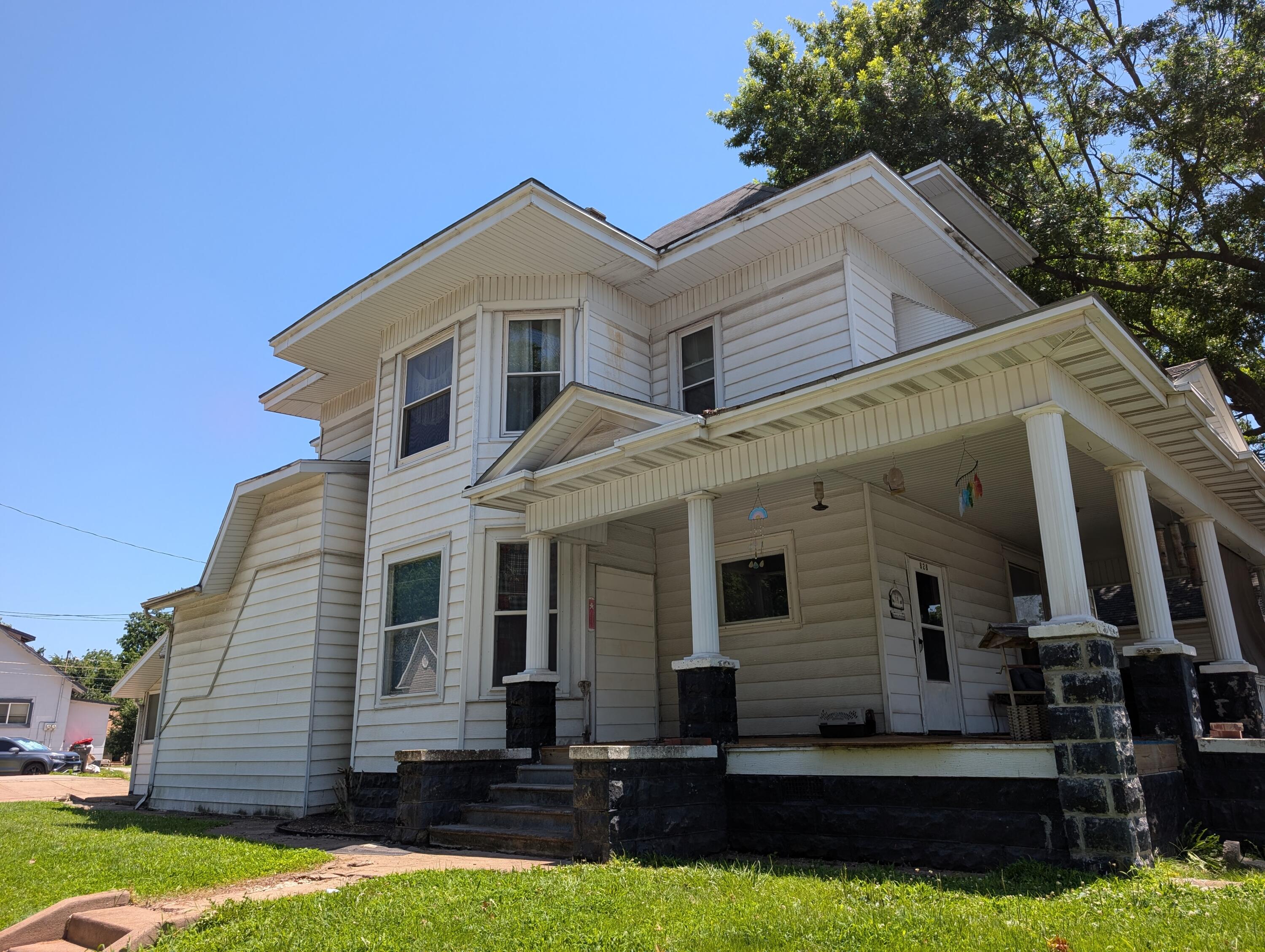 828 North Grant Avenue Property Photo 58