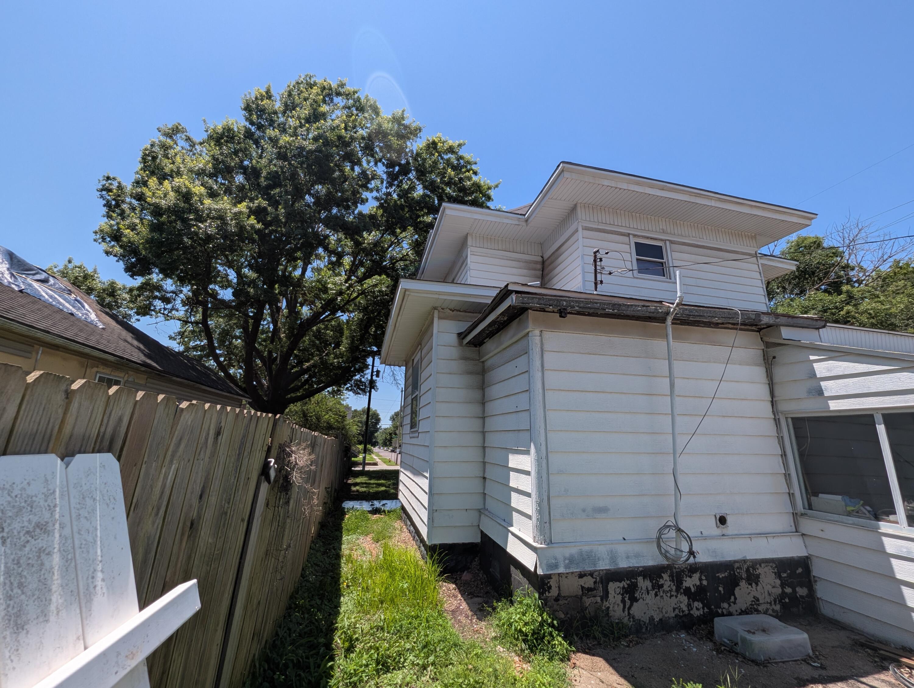 828 North Grant Avenue Property Photo 62
