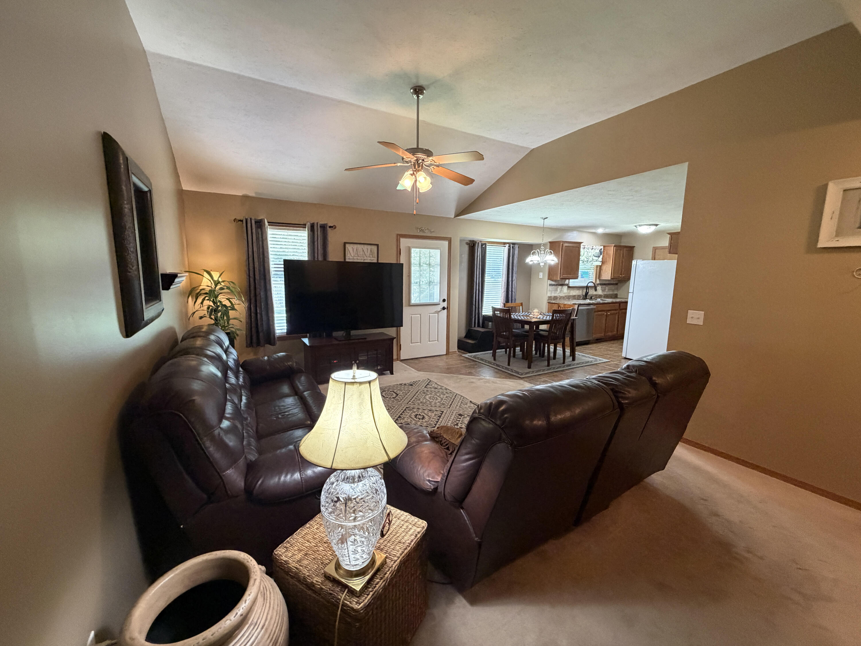 835 South Natalie Avenue Property Photo 3