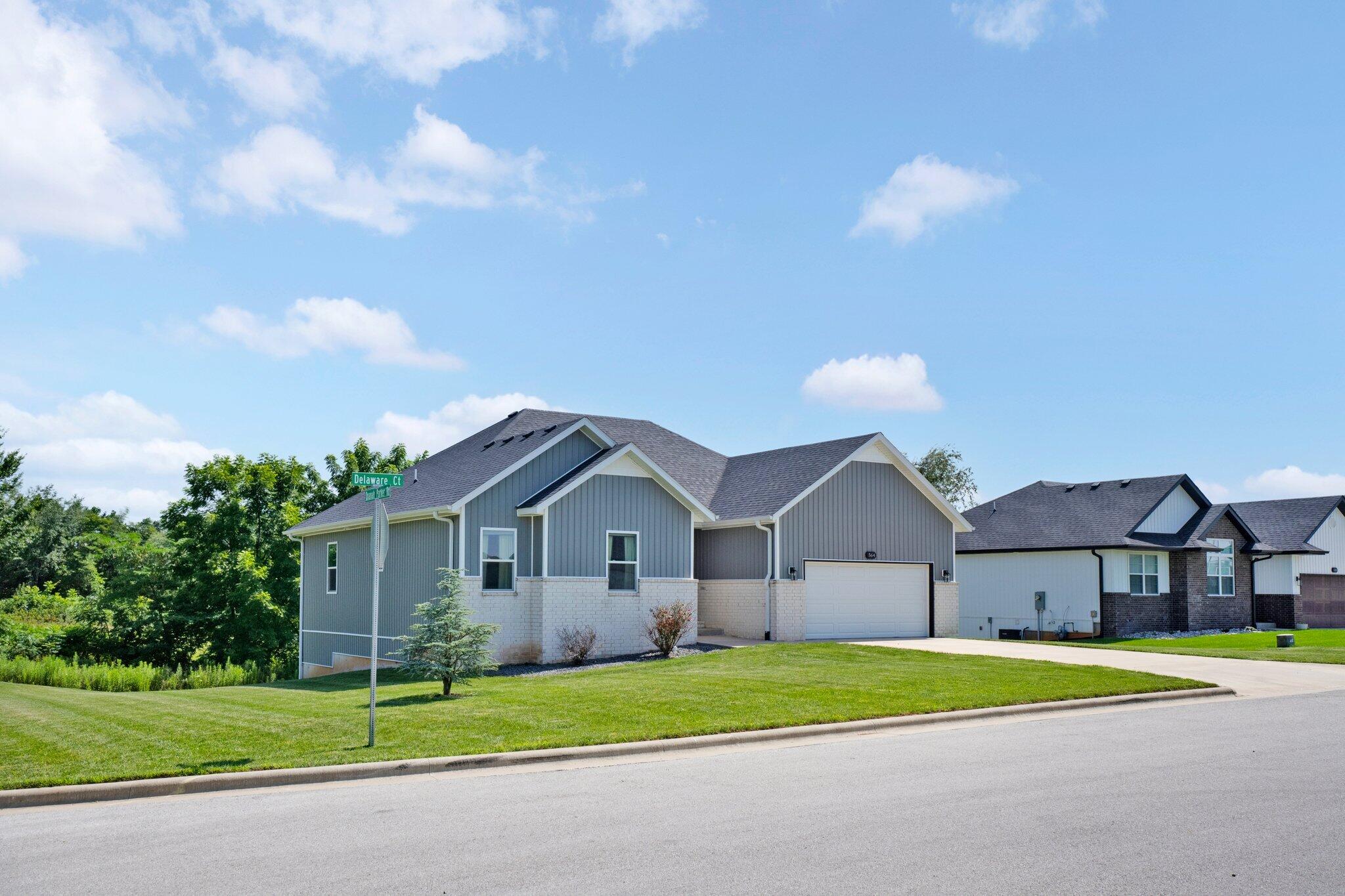 564 Delaware Court Property Photo 3