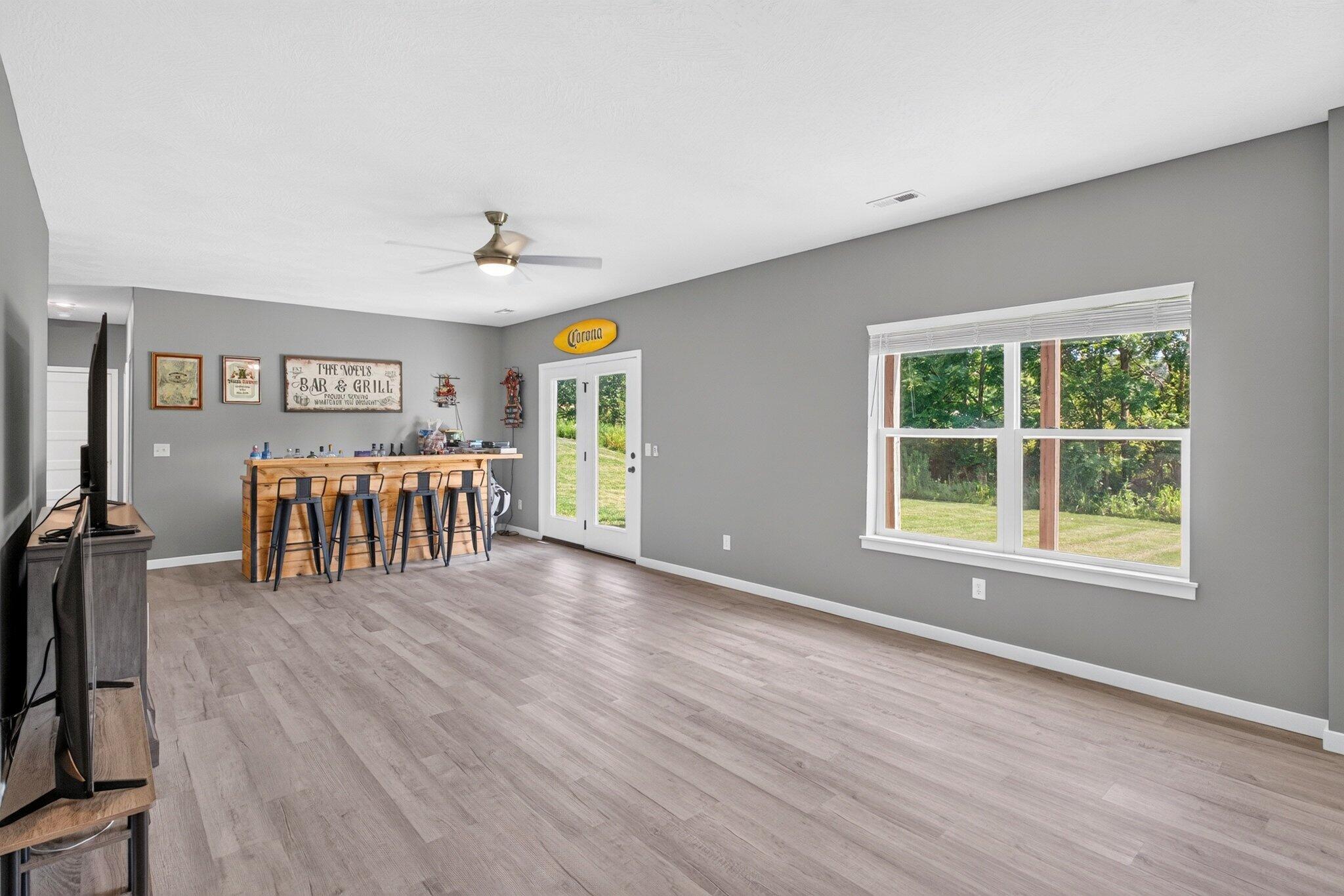 564 Delaware Court Property Photo 16