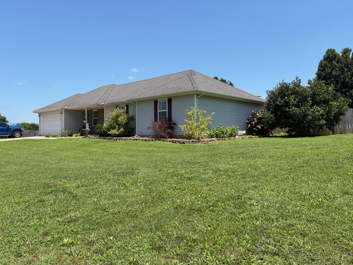 21092 Lawrence 1212 Property Photo 2