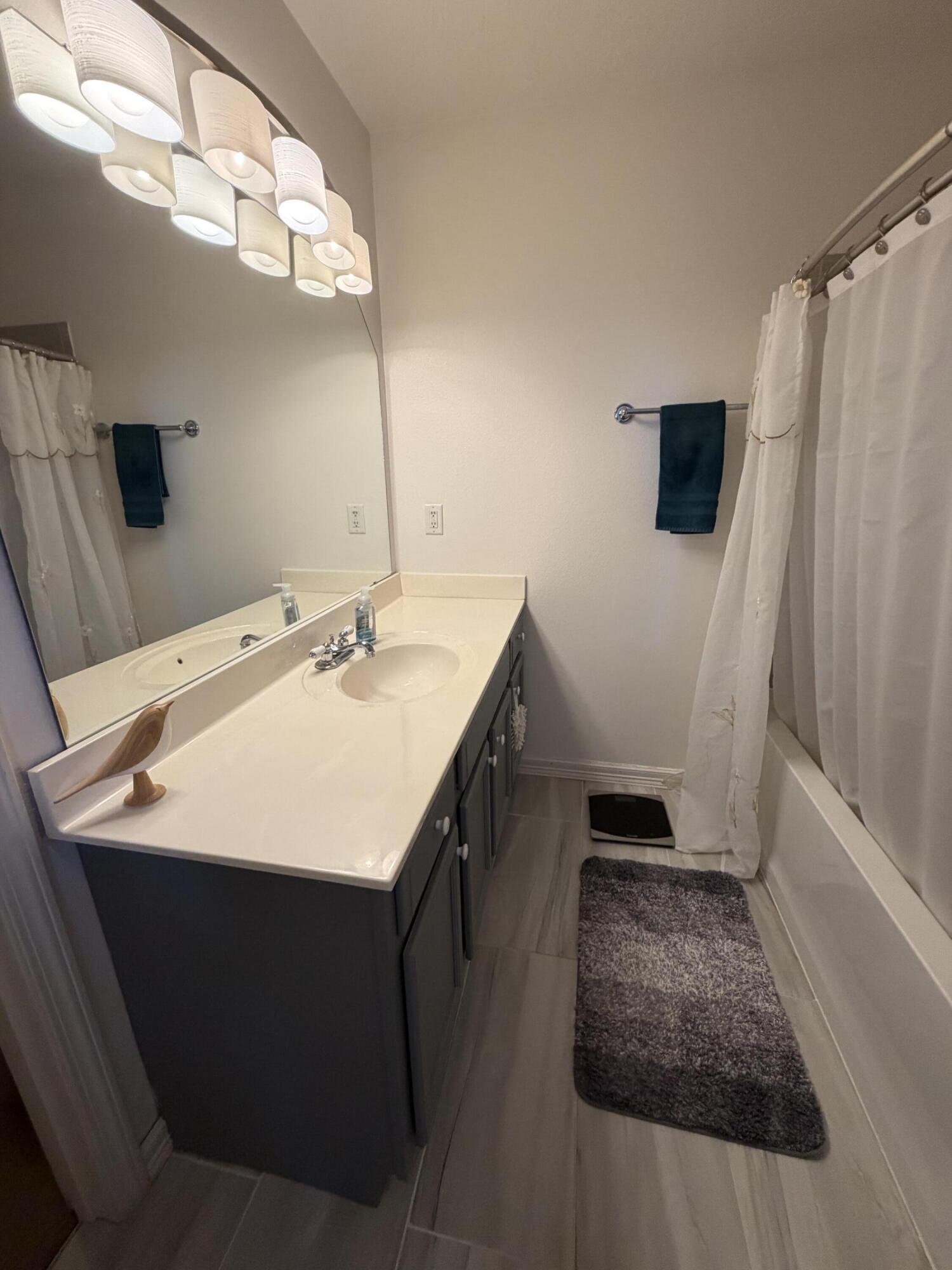 21092 Lawrence 1212 Property Photo 25