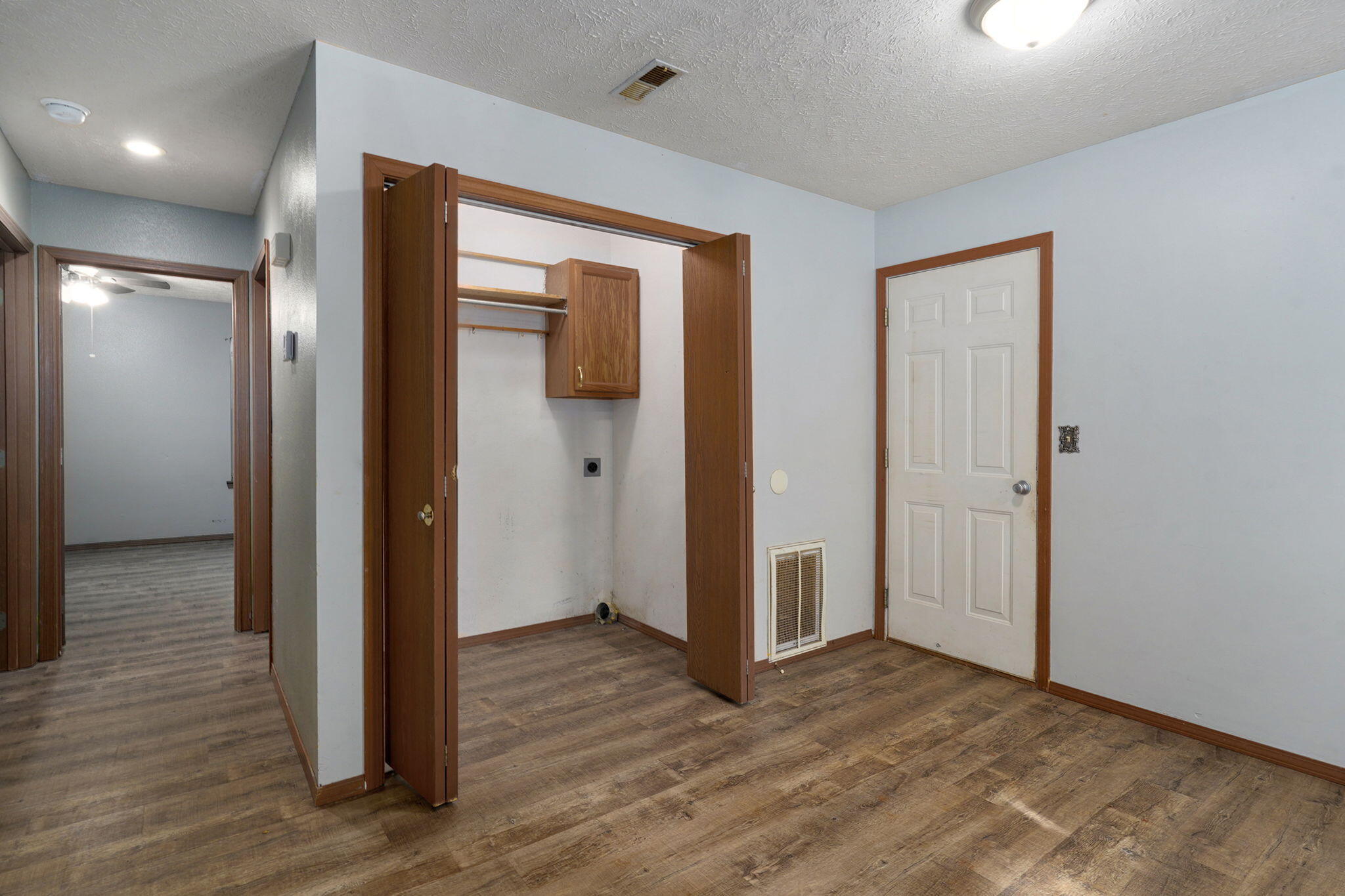 1053 South Colgate Avenue Property Photo 6