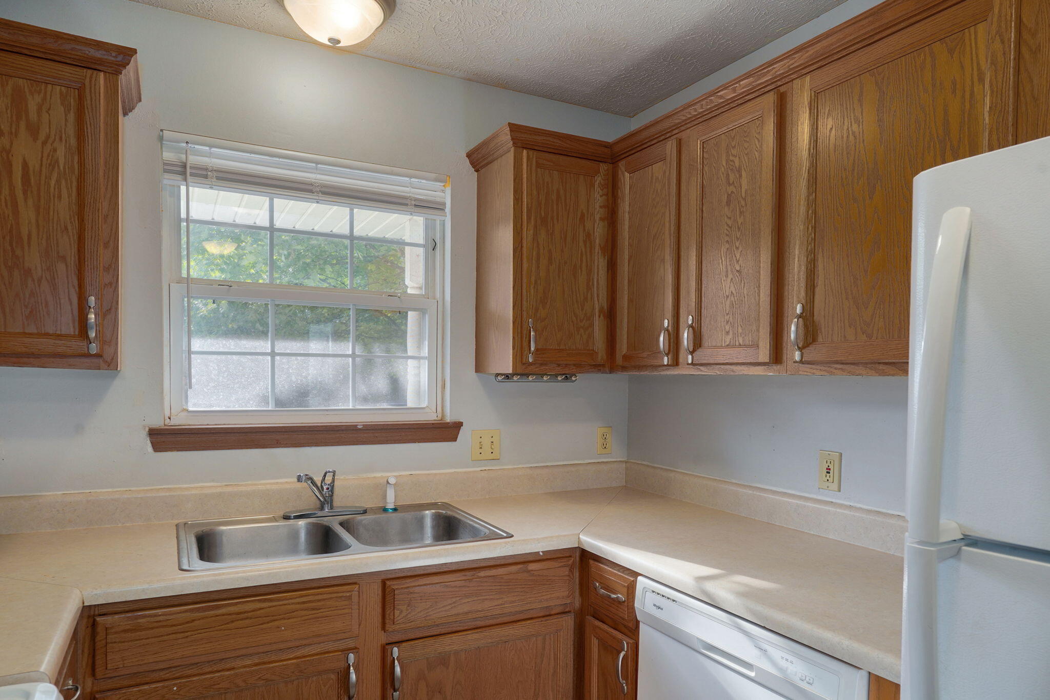 1053 South Colgate Avenue Property Photo 9