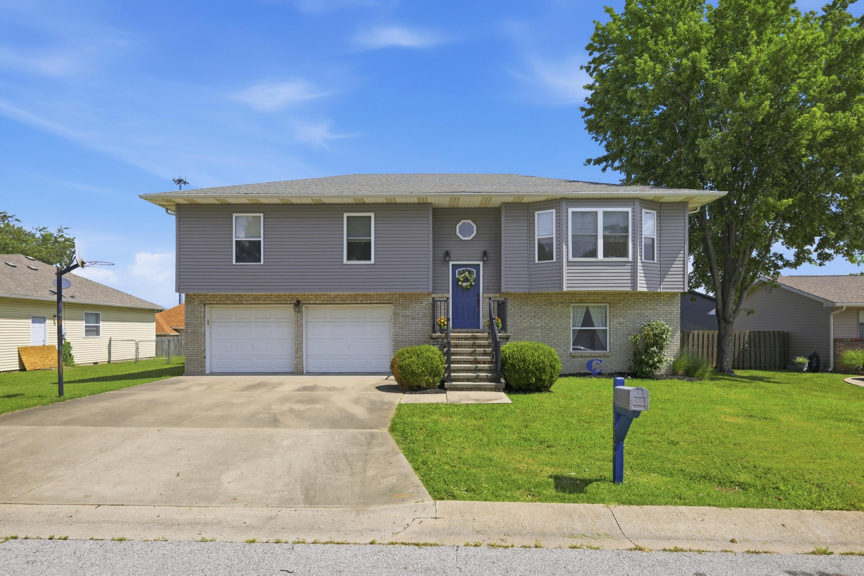 1225 Douglas Court Property Photo 1