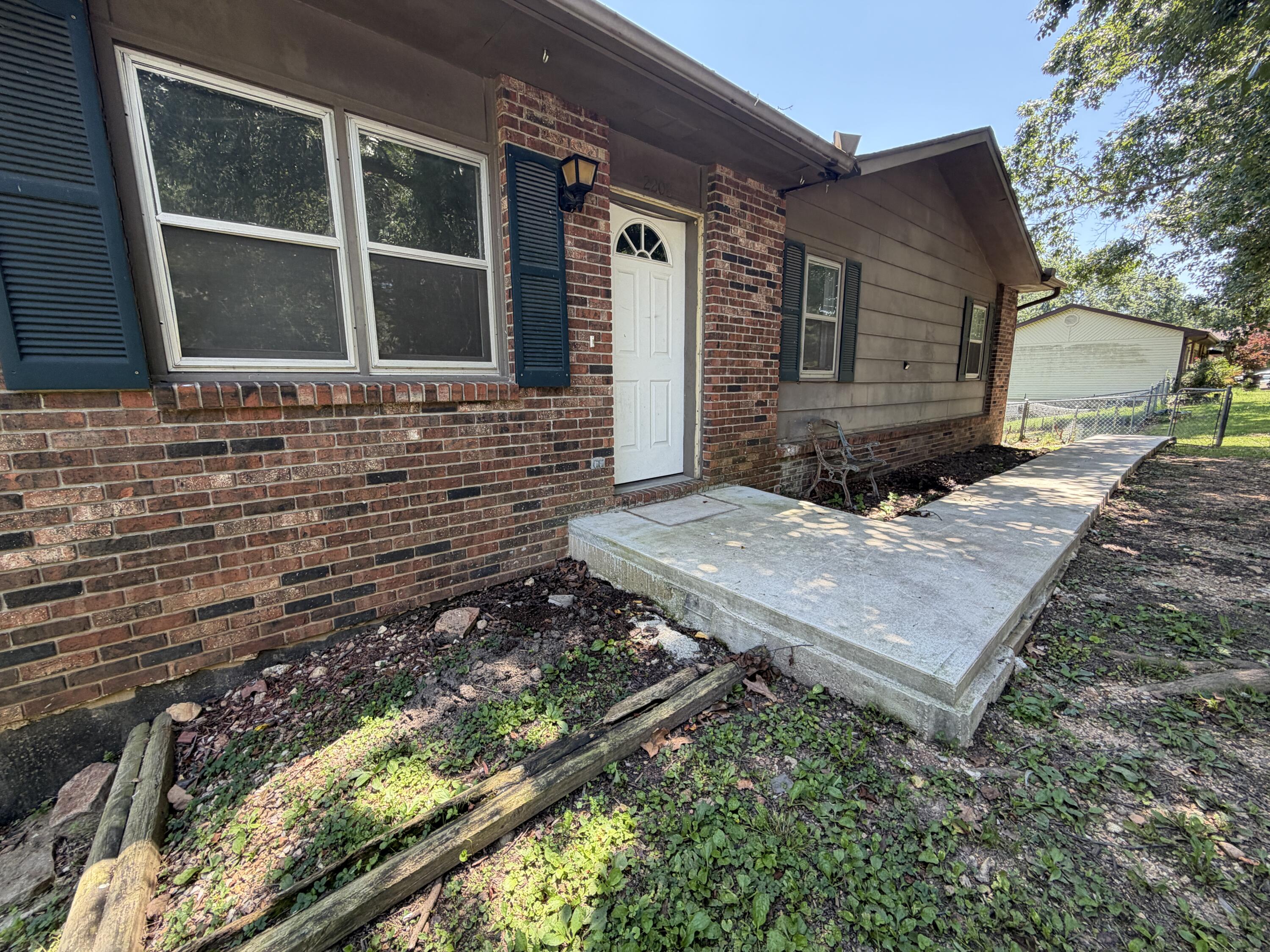 2208 Lynn Drive Property Photo 2