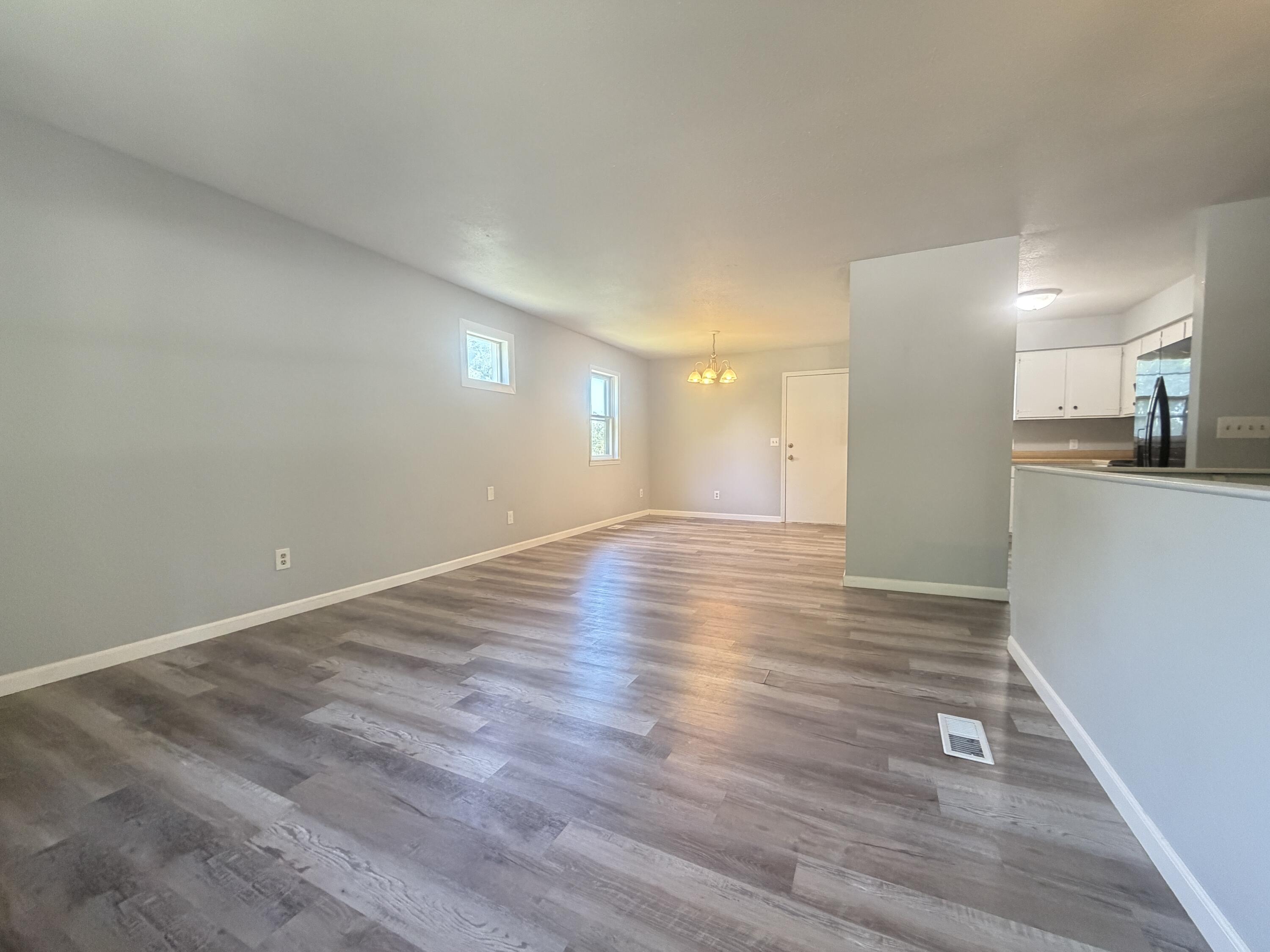 2208 Lynn Drive Property Photo 4