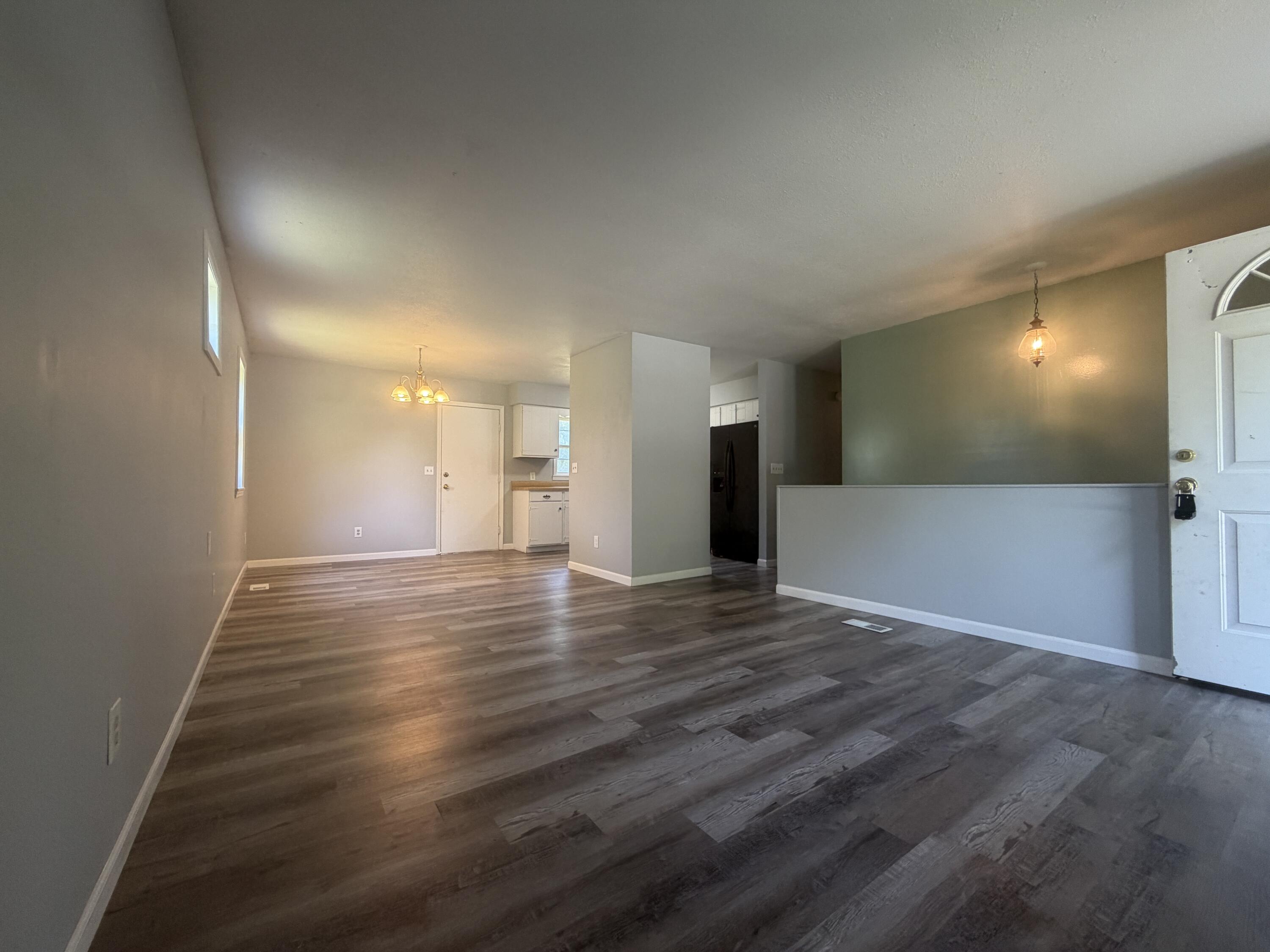 2208 Lynn Drive Property Photo 5