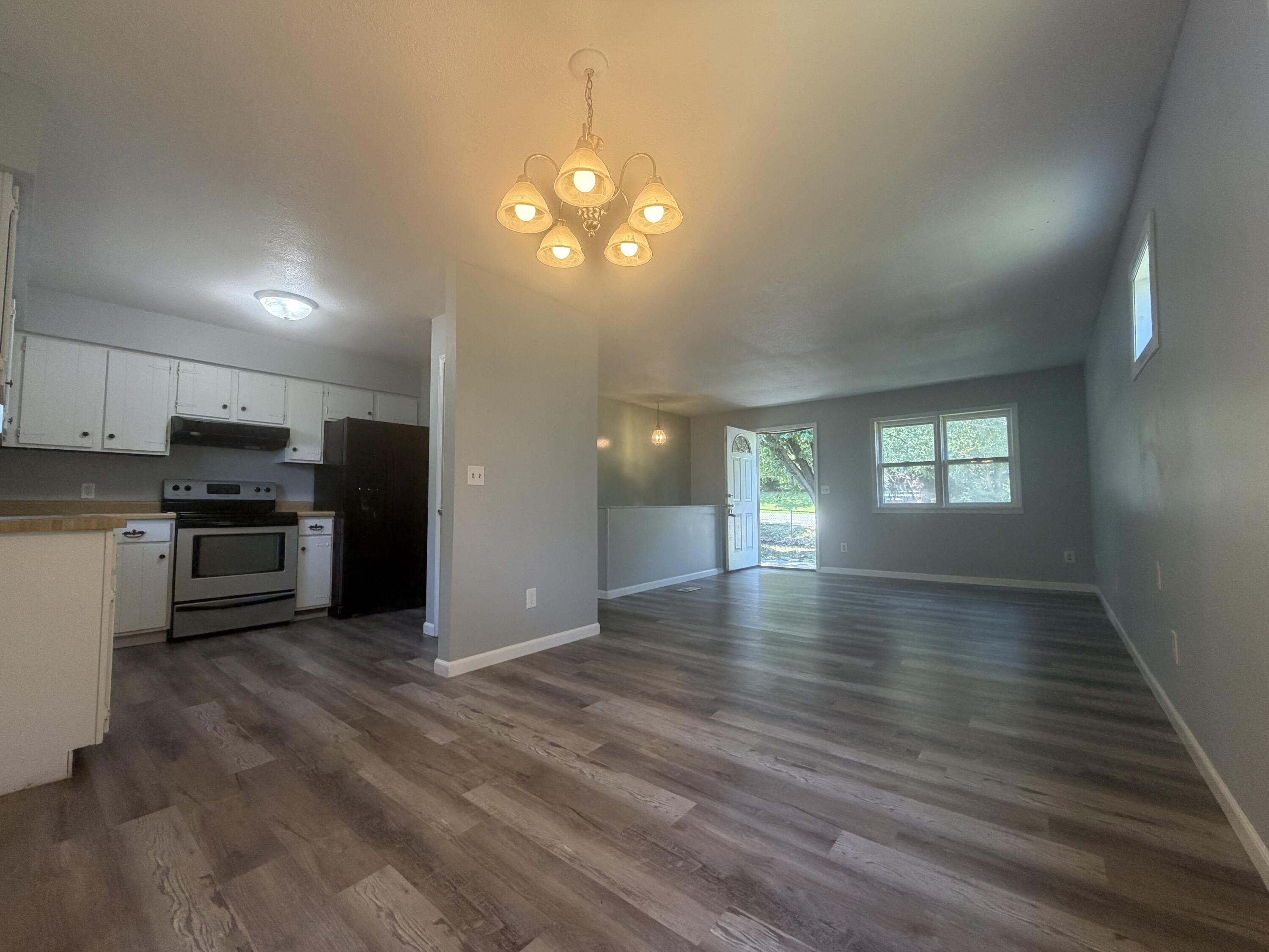 2208 Lynn Drive Property Photo 6