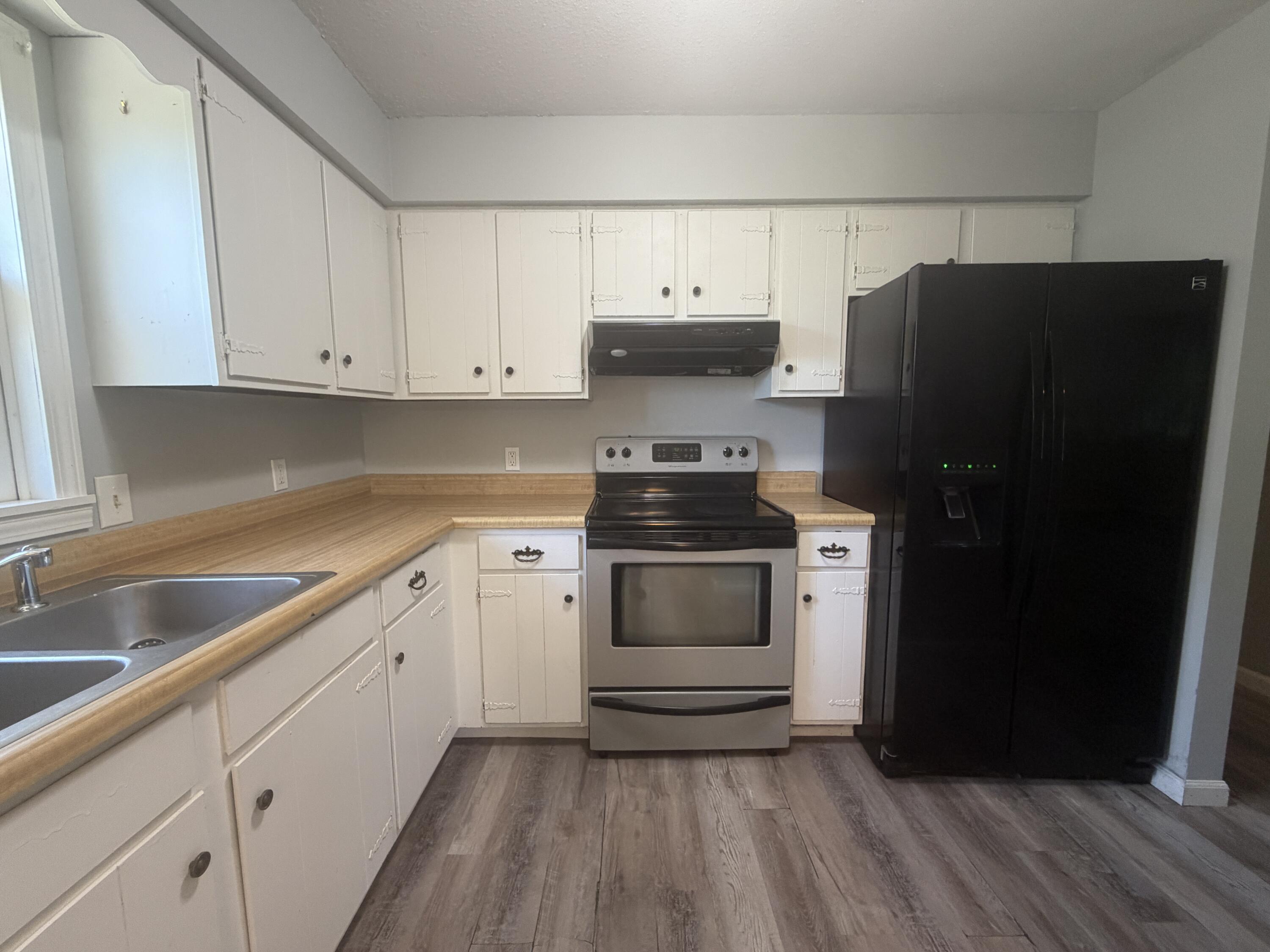 2208 Lynn Drive Property Photo 8
