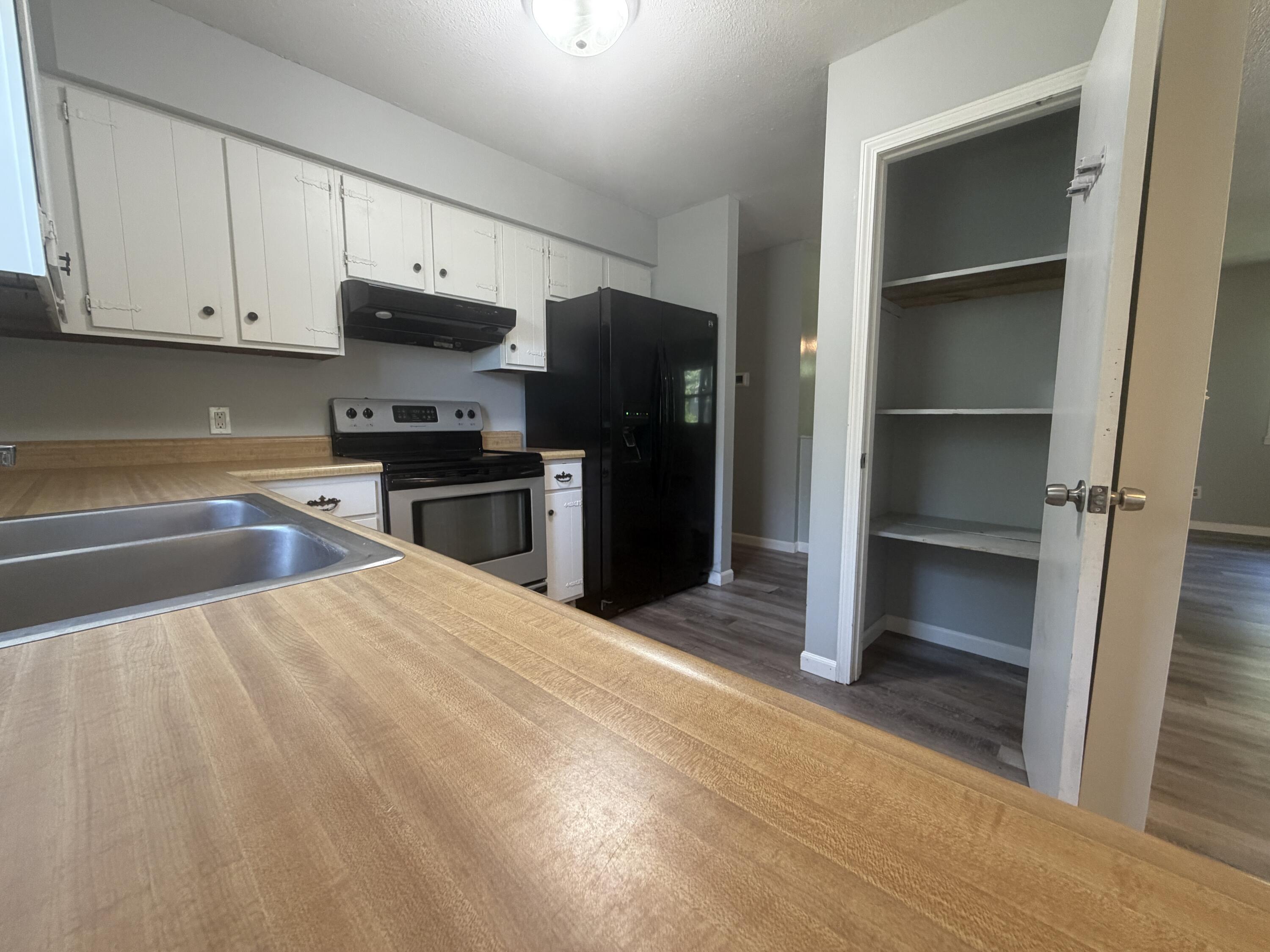 2208 Lynn Drive Property Photo 9