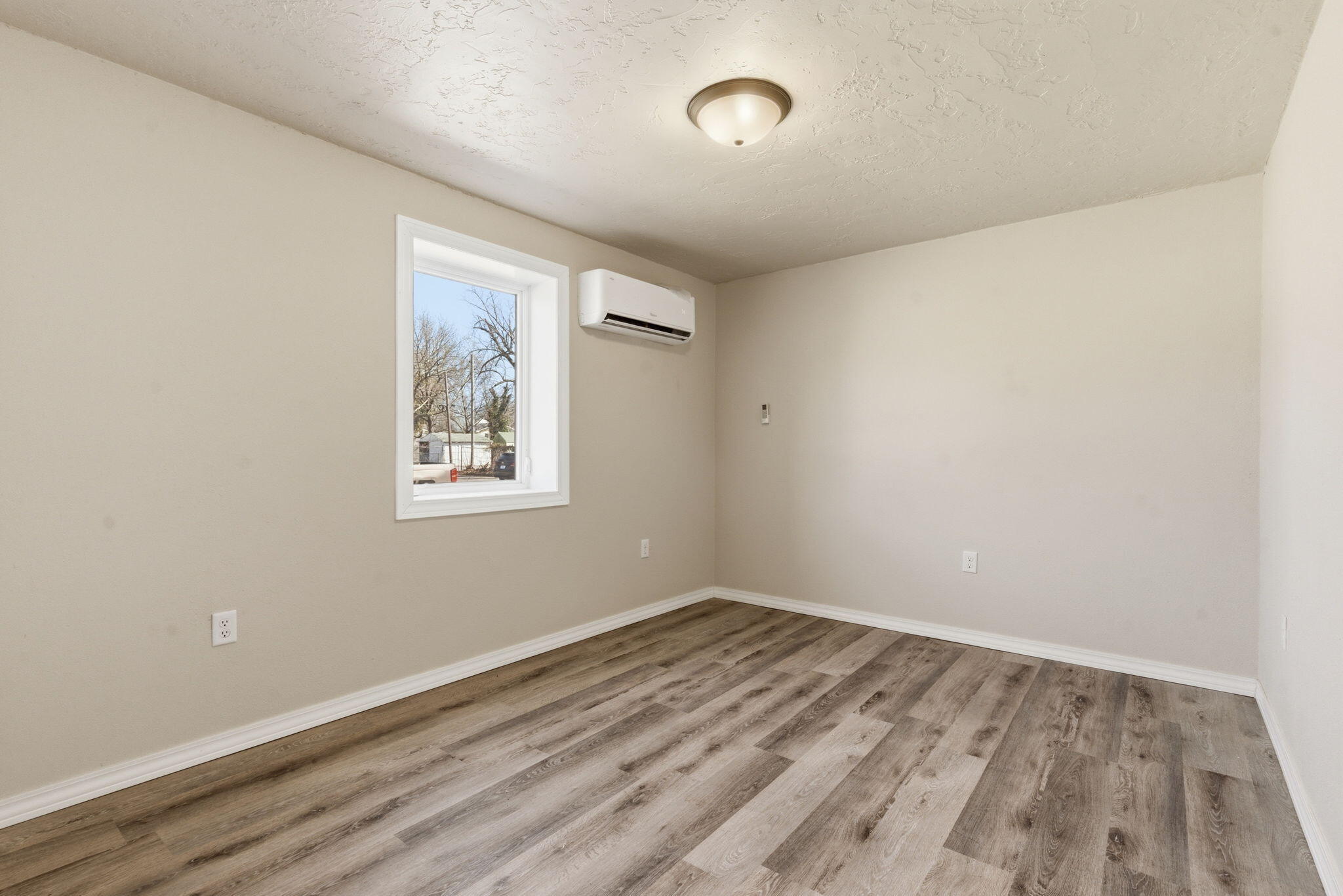 60327968 Property Photo 27