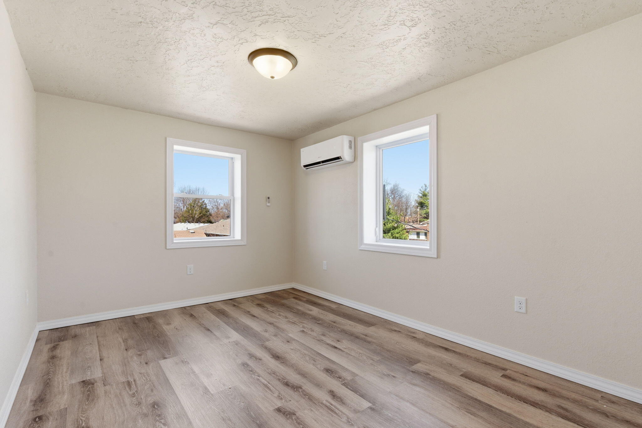 60327968 Property Photo 30