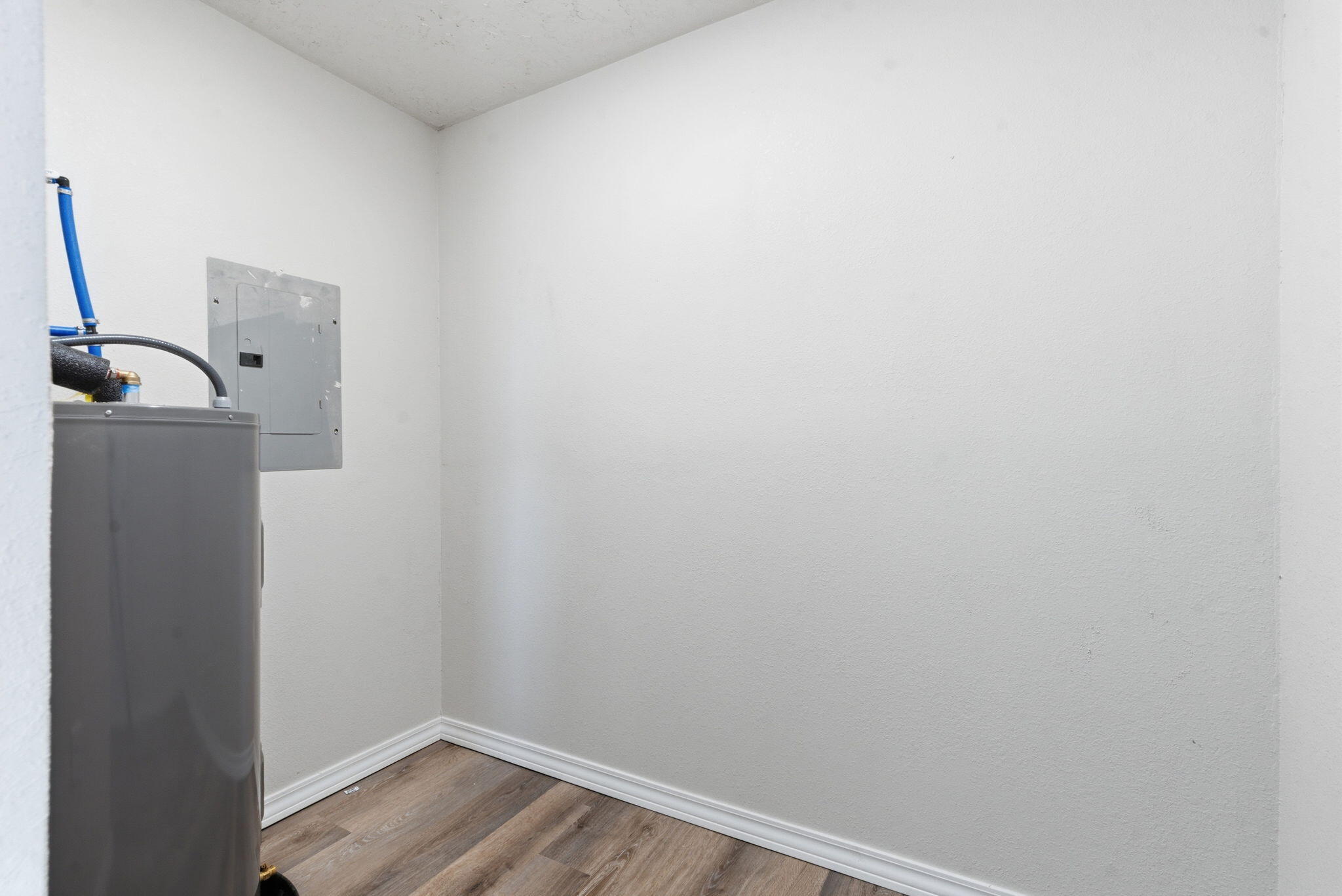 60327968 Property Photo 44