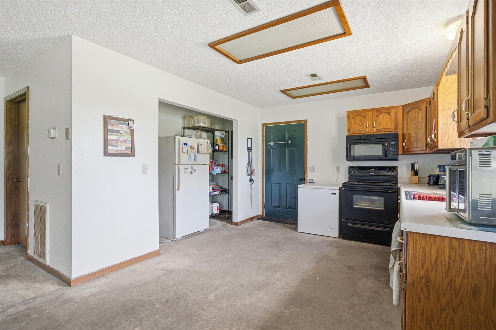 21 Westwind Road Property Photo 6