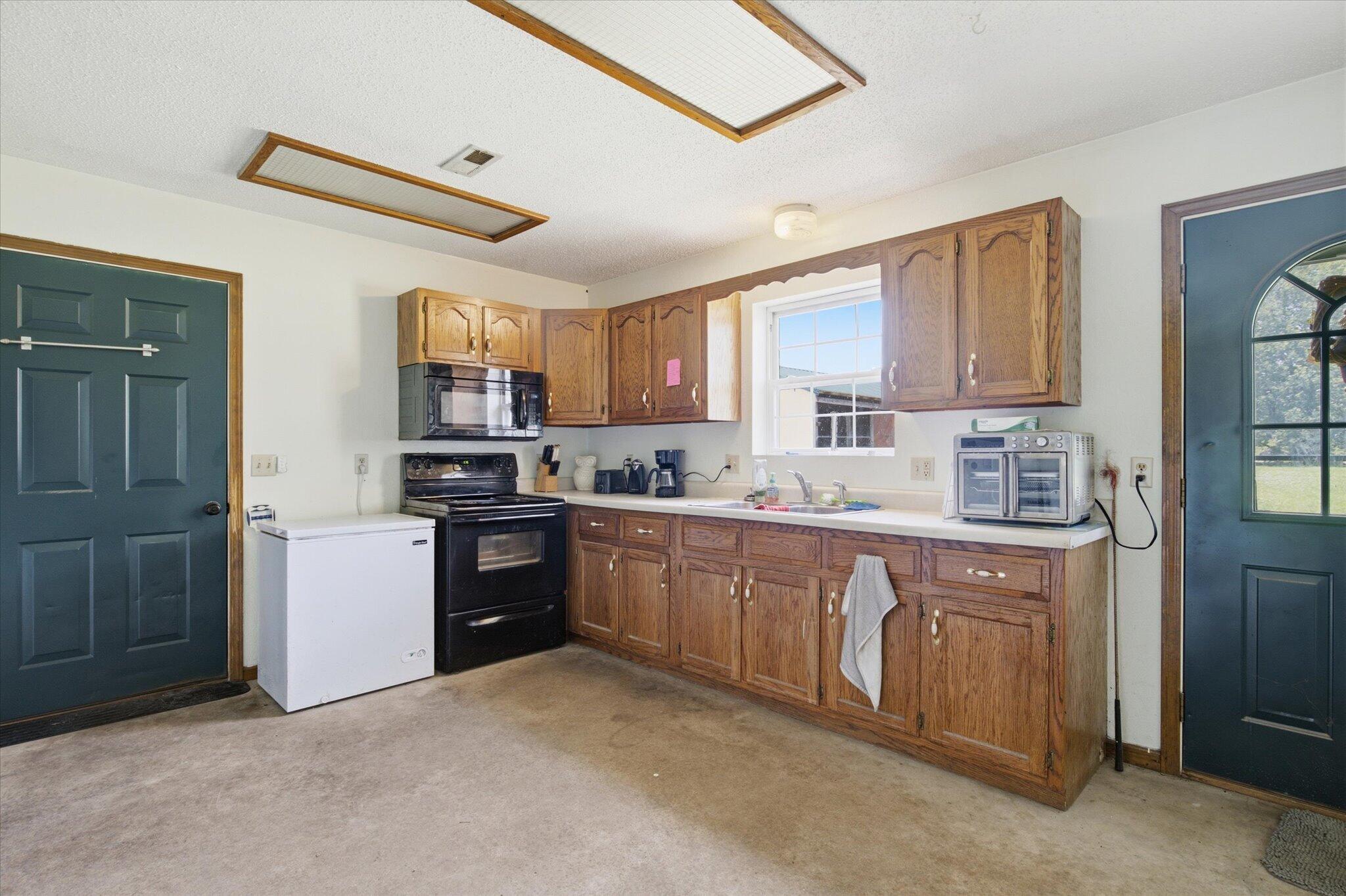 21 Westwind Road Property Photo 7