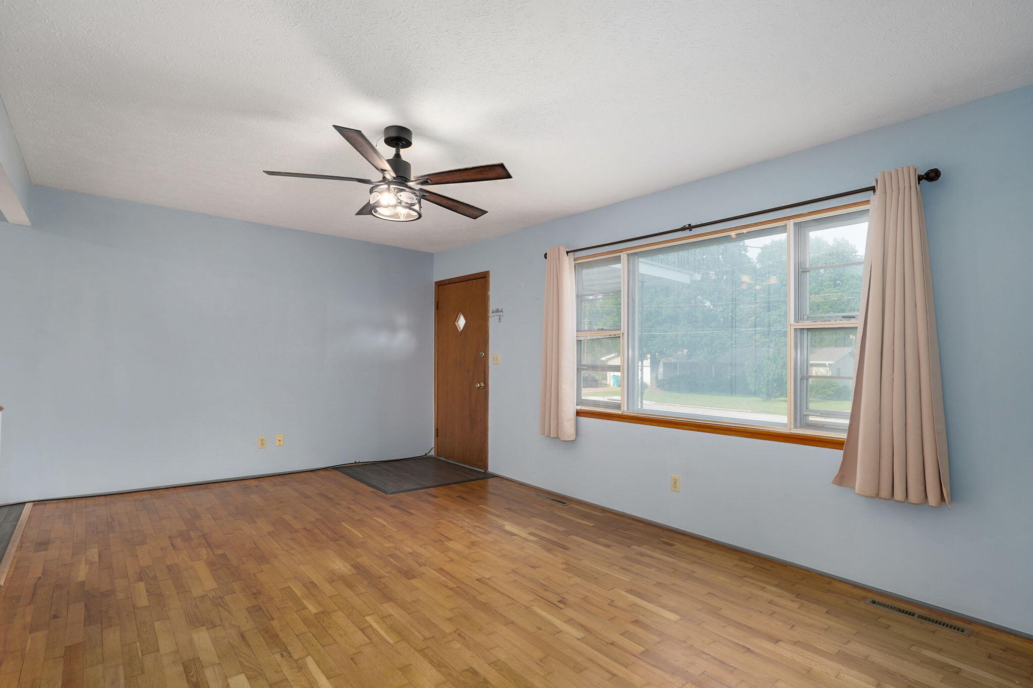 1215 South Airwood Drive Property Photo 4