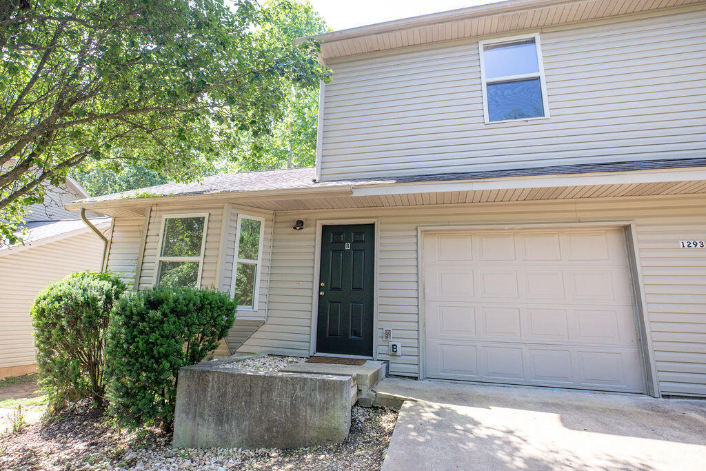 1293 Hillcrest Place A&b Property Photo 2