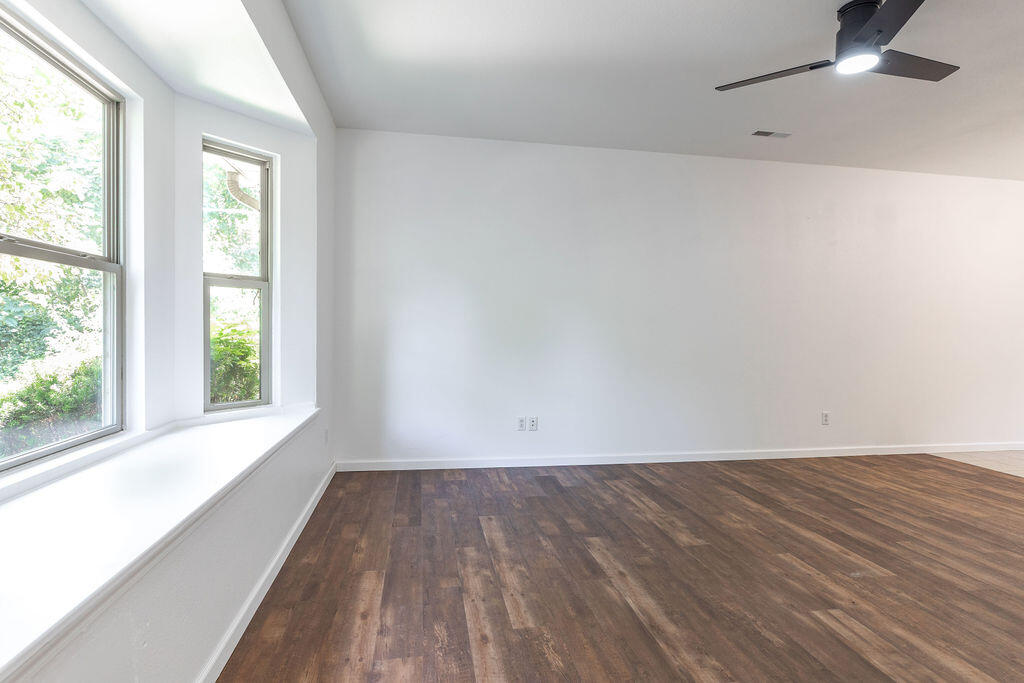 1293 Hillcrest Place A&b Property Photo 4