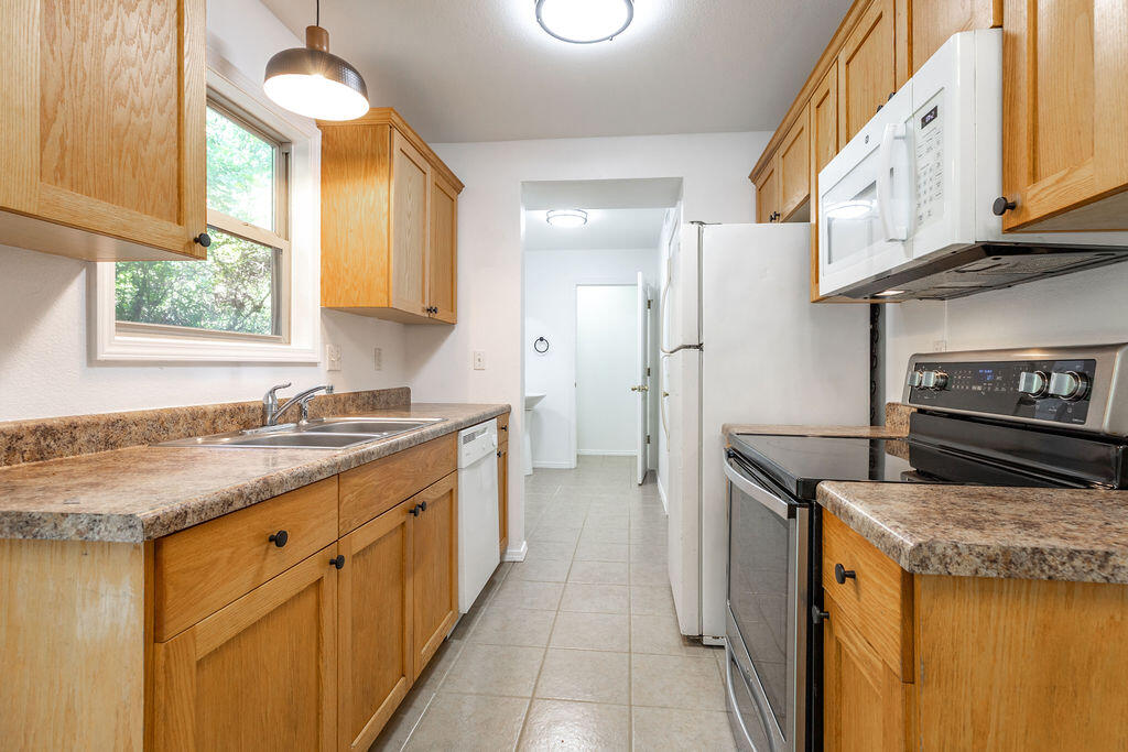 1293 Hillcrest Place A&b Property Photo 7
