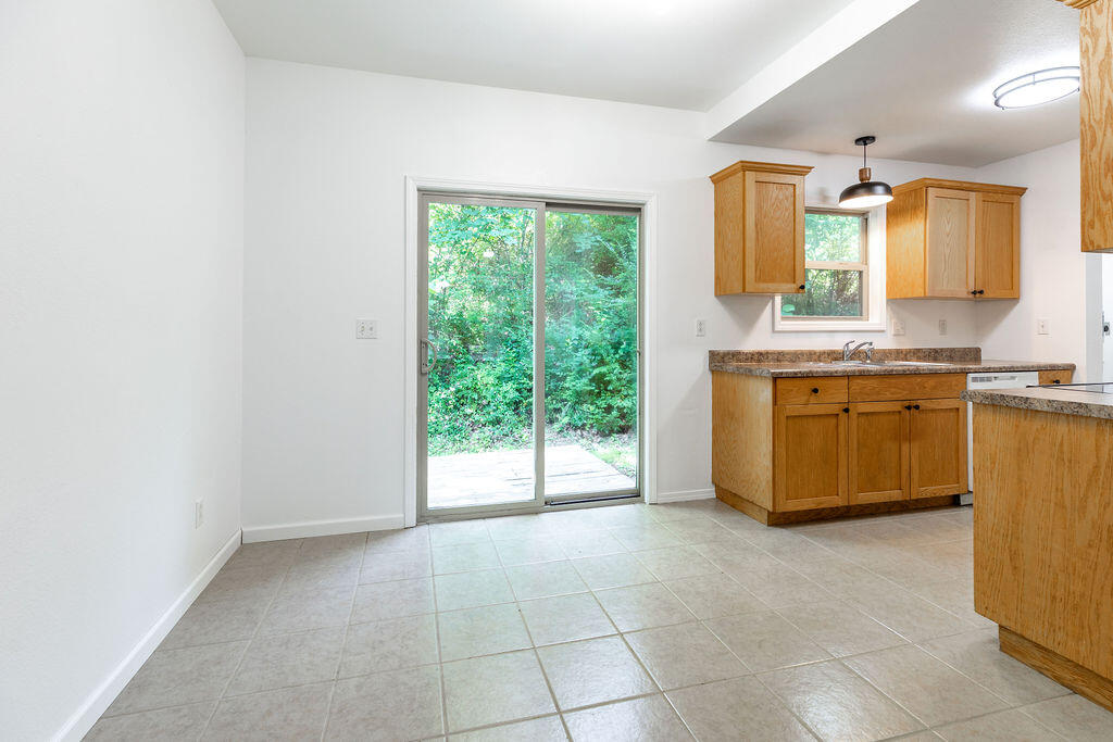 1293 Hillcrest Place A&b Property Photo 8
