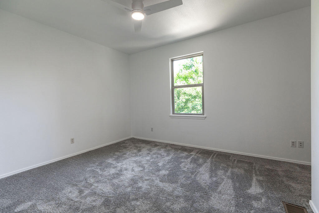 1293 Hillcrest Place A&b Property Photo 13