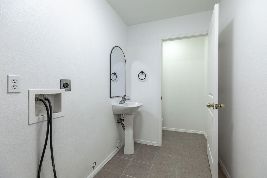 1293 Hillcrest Place A&b Property Photo 16