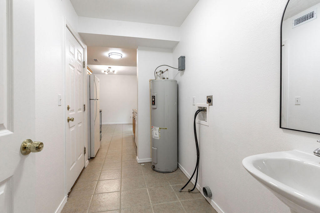 1293 Hillcrest Place A&b Property Photo 17