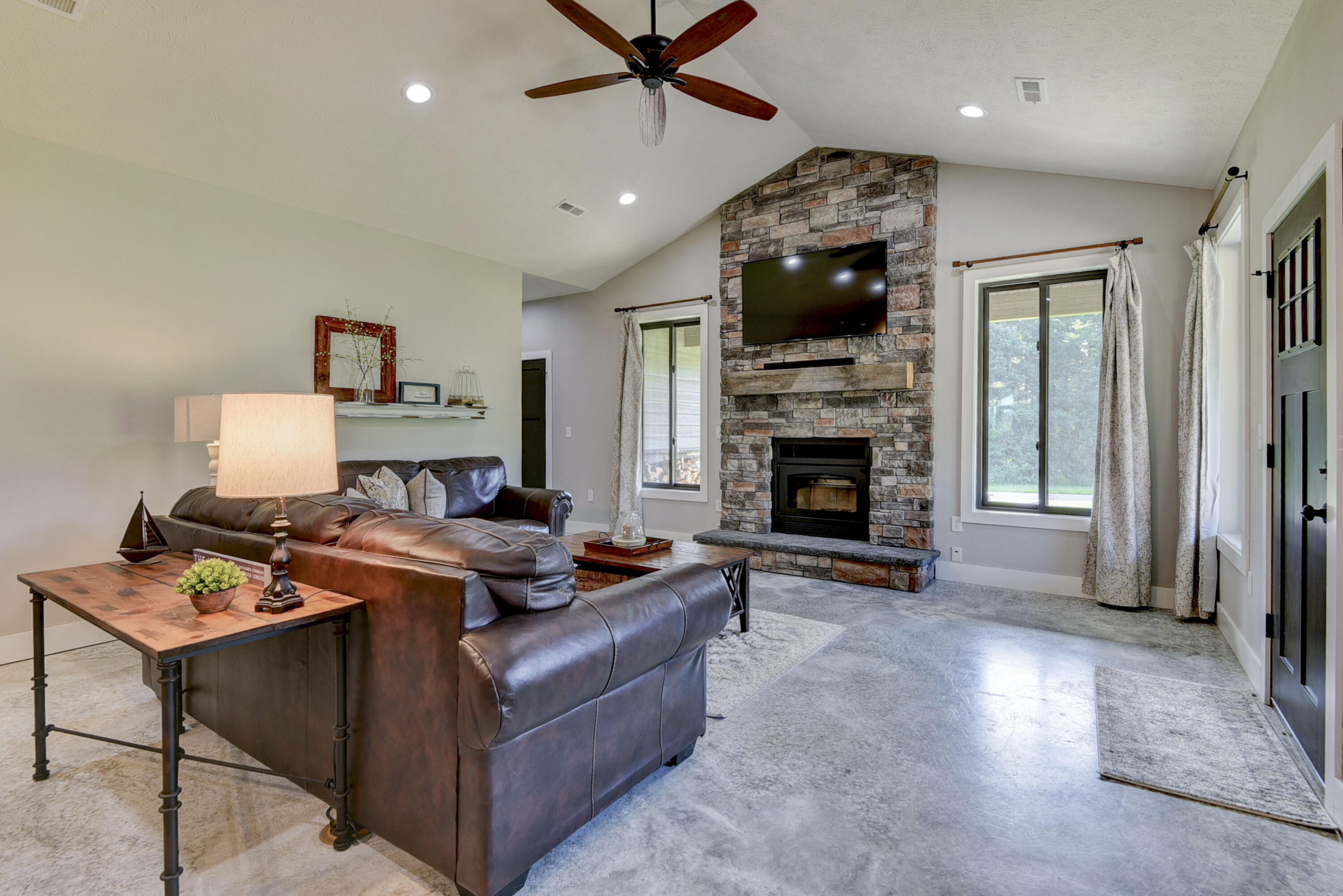 401 Discovery Bay Drive Property Photo 6