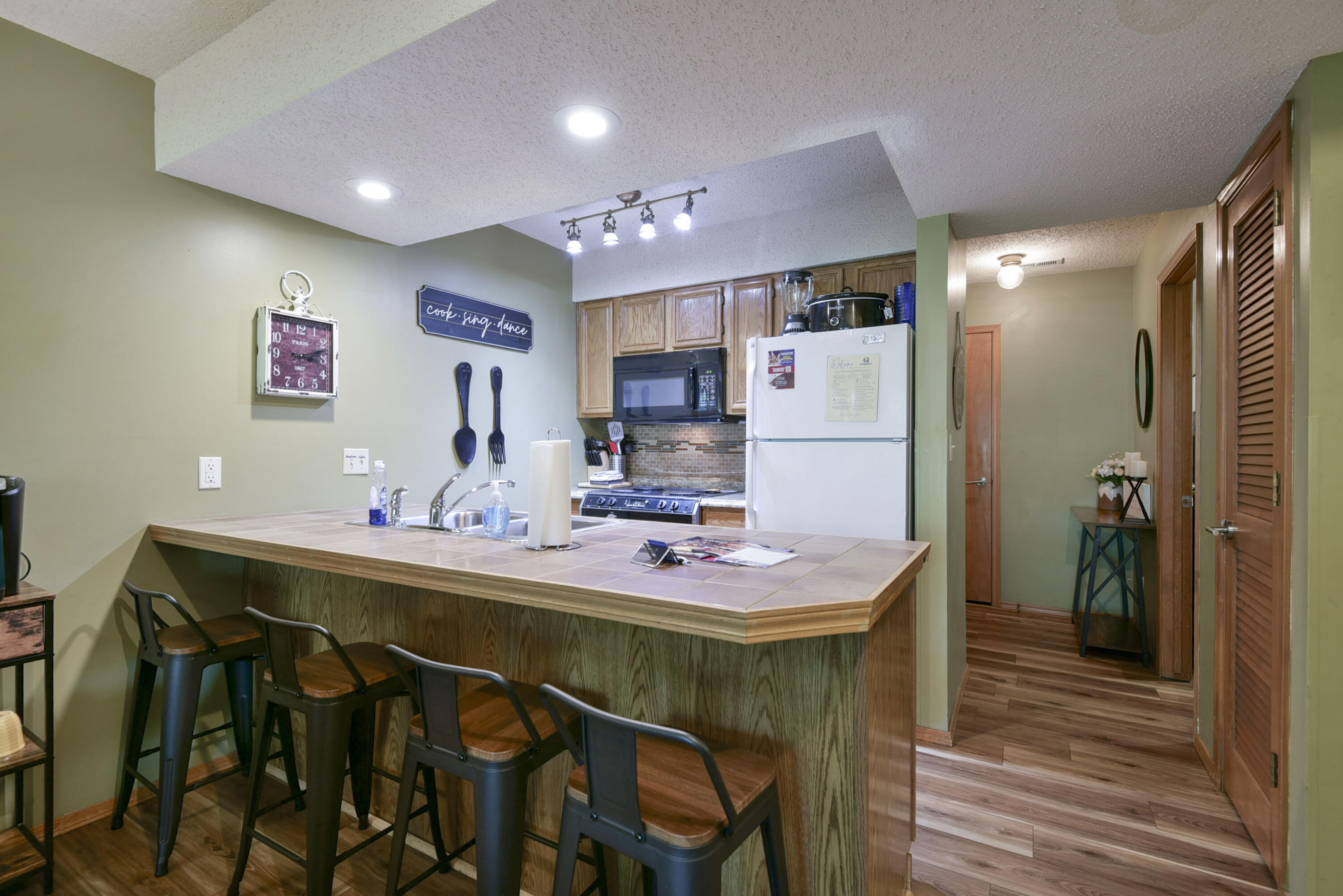 60328052 Property Photo 3