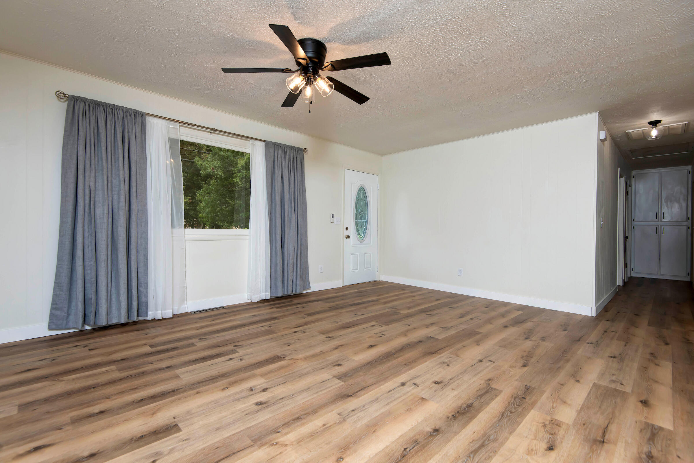 1520 South Carnation Drive Property Photo 4