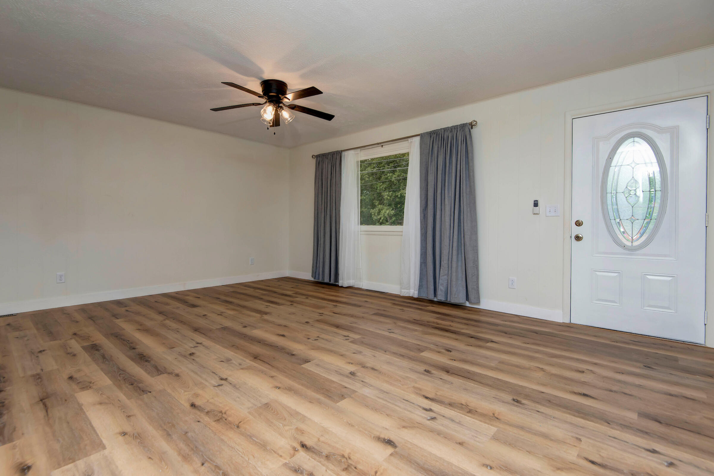 1520 South Carnation Drive Property Photo 7