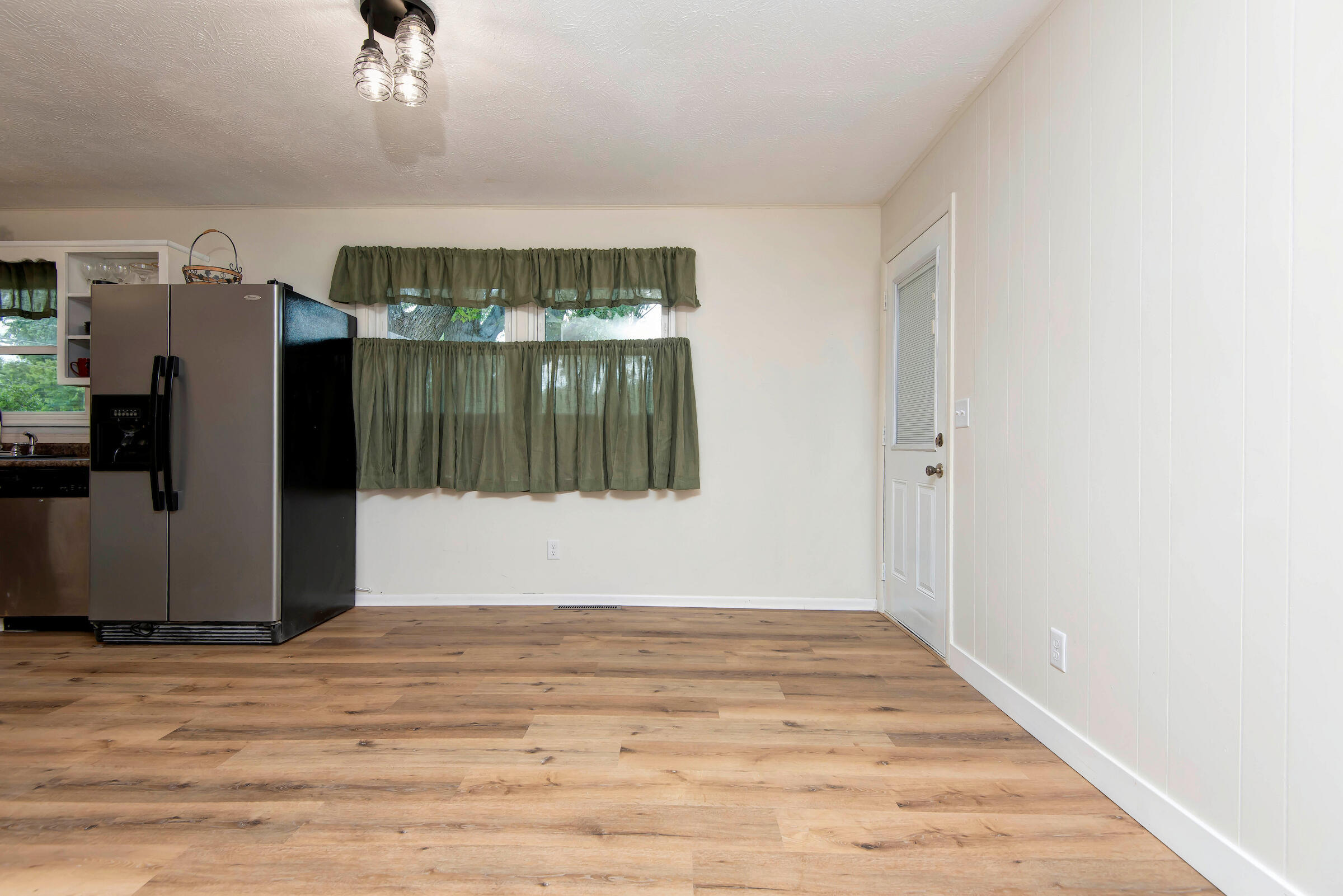 1520 South Carnation Drive Property Photo 8