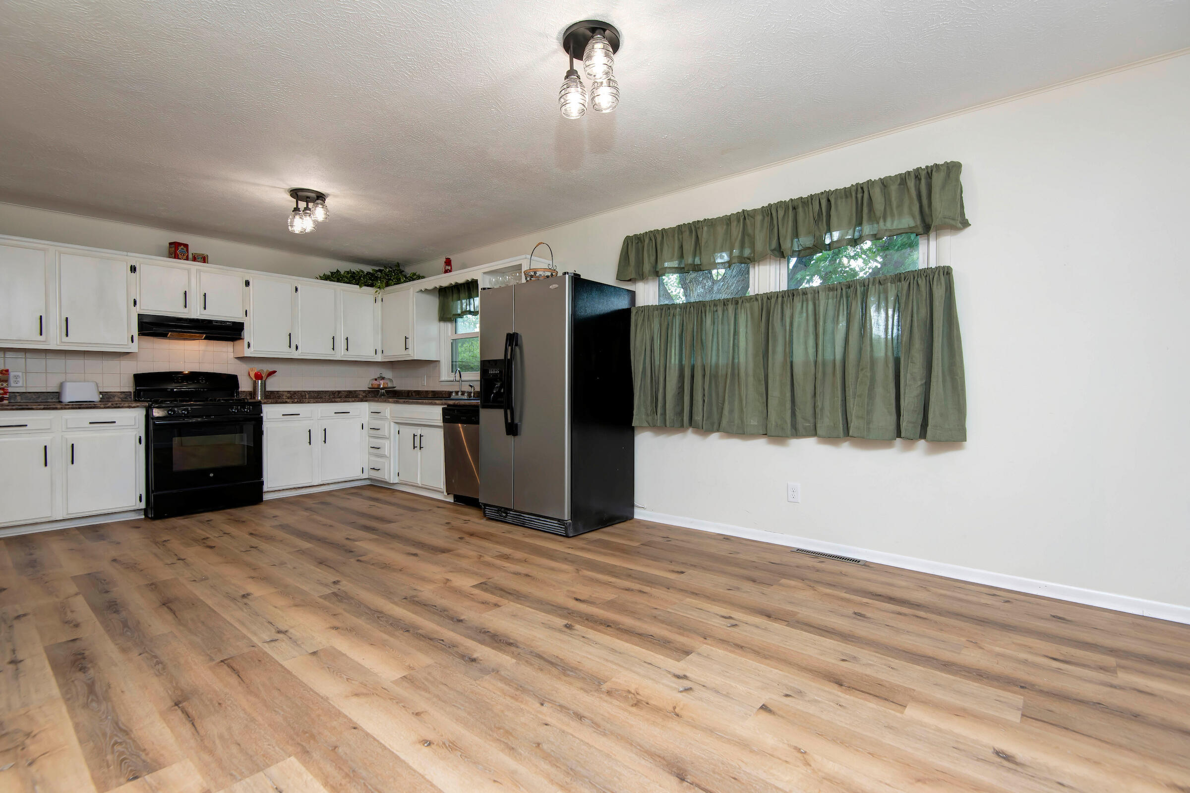 1520 South Carnation Drive Property Photo 10