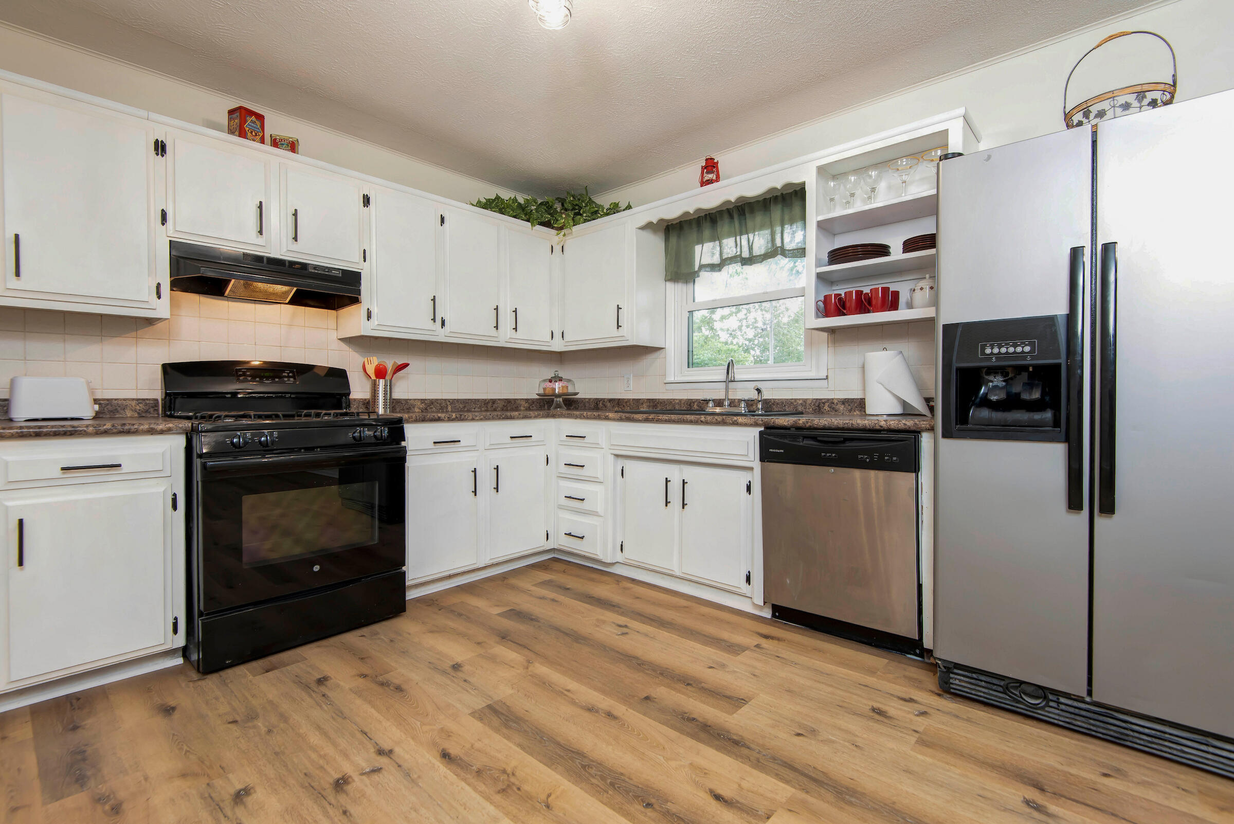 1520 South Carnation Drive Property Photo 13