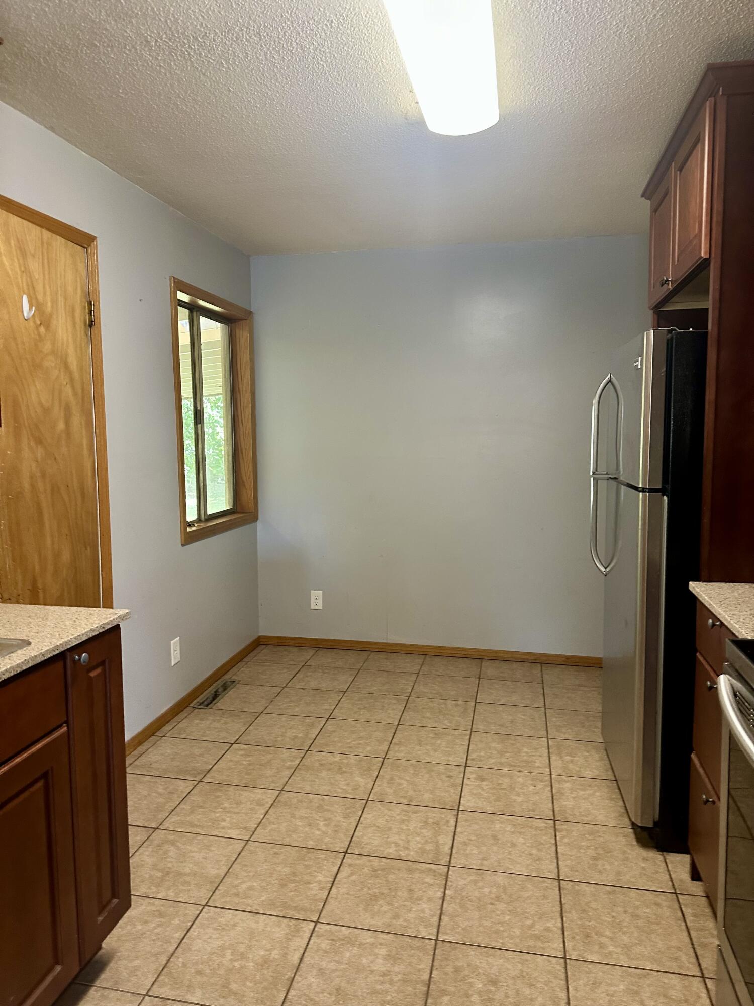1054 West 6th Street Property Photo 6