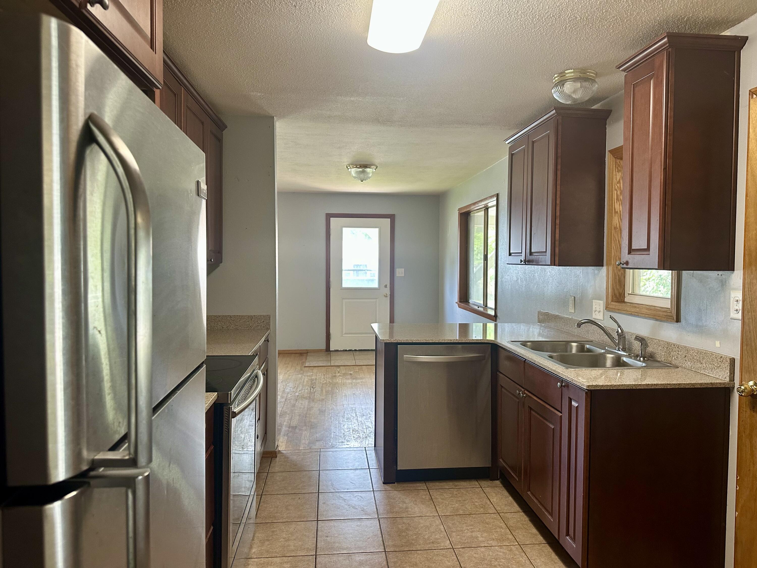 1054 West 6th Street Property Photo 7
