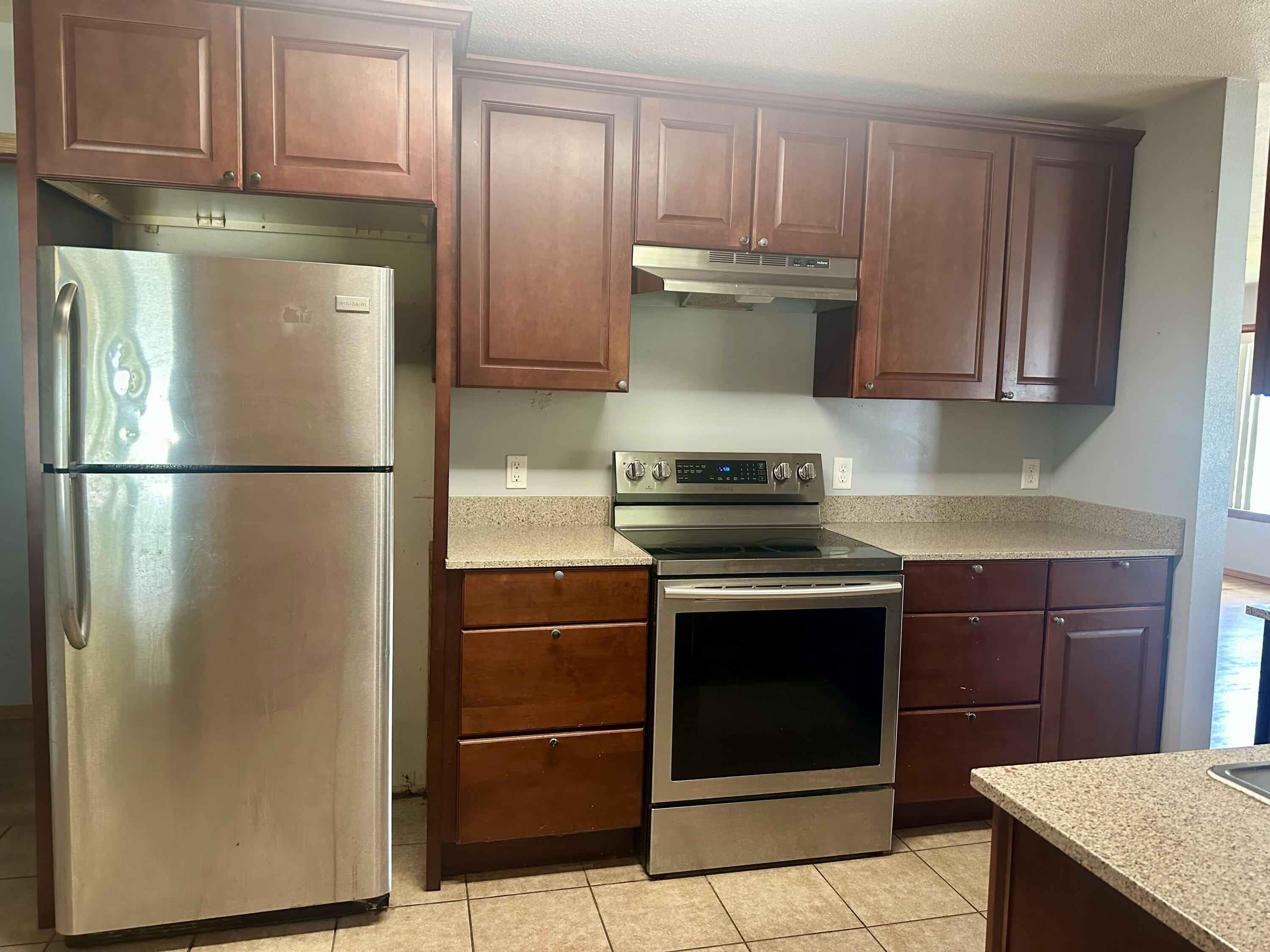 1054 West 6th Street Property Photo 8
