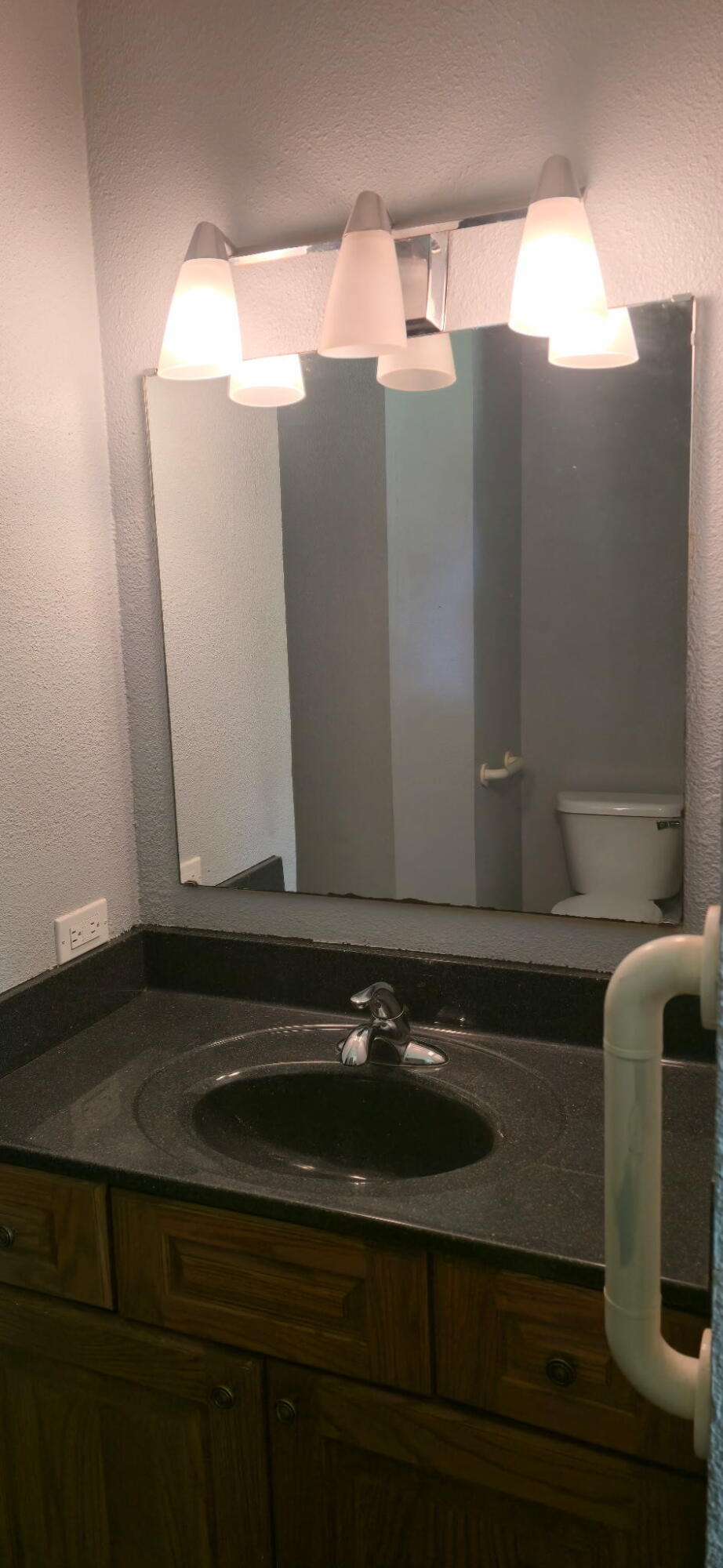 1054 West 6th Street Property Photo 17