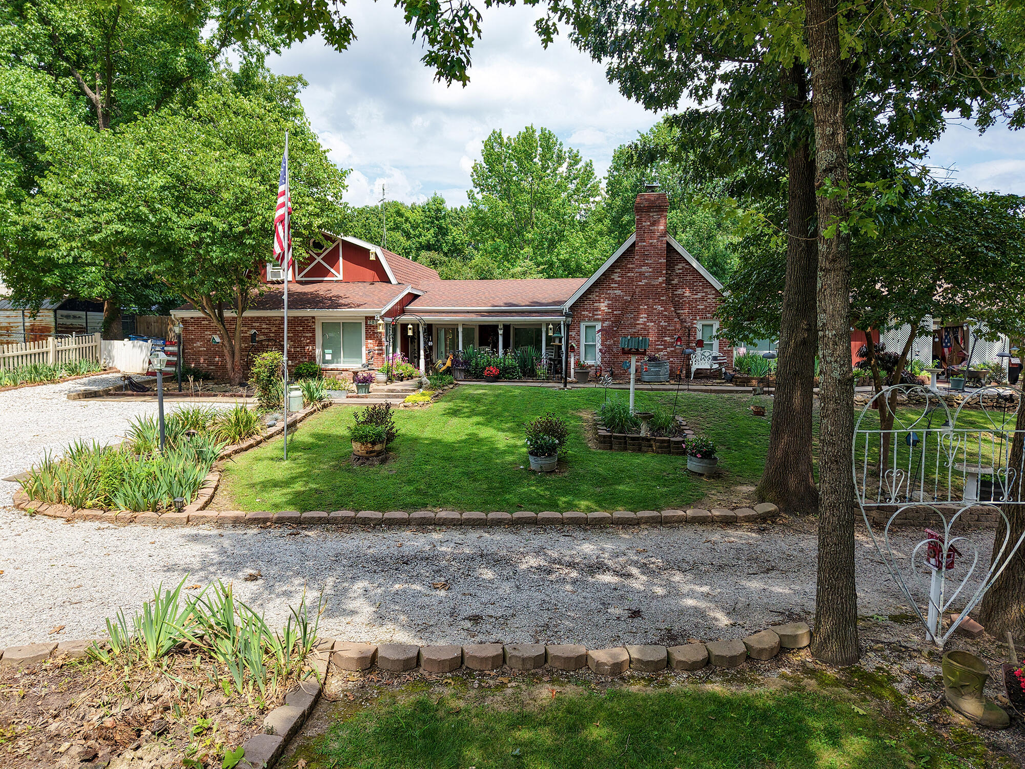 701 Spears Avenue Property Photo 1