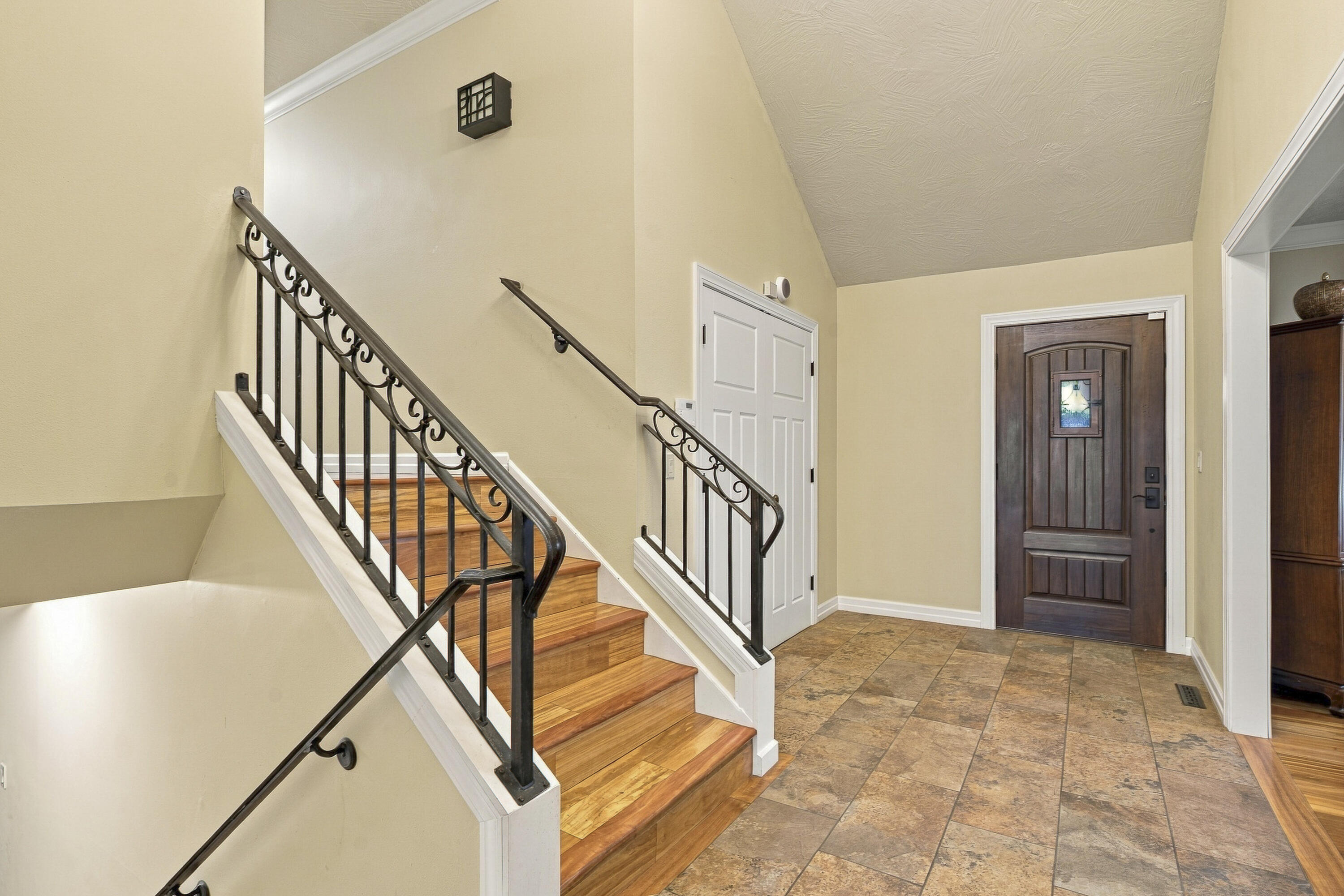 2550 East Sparkleberry Lane Property Photo 24