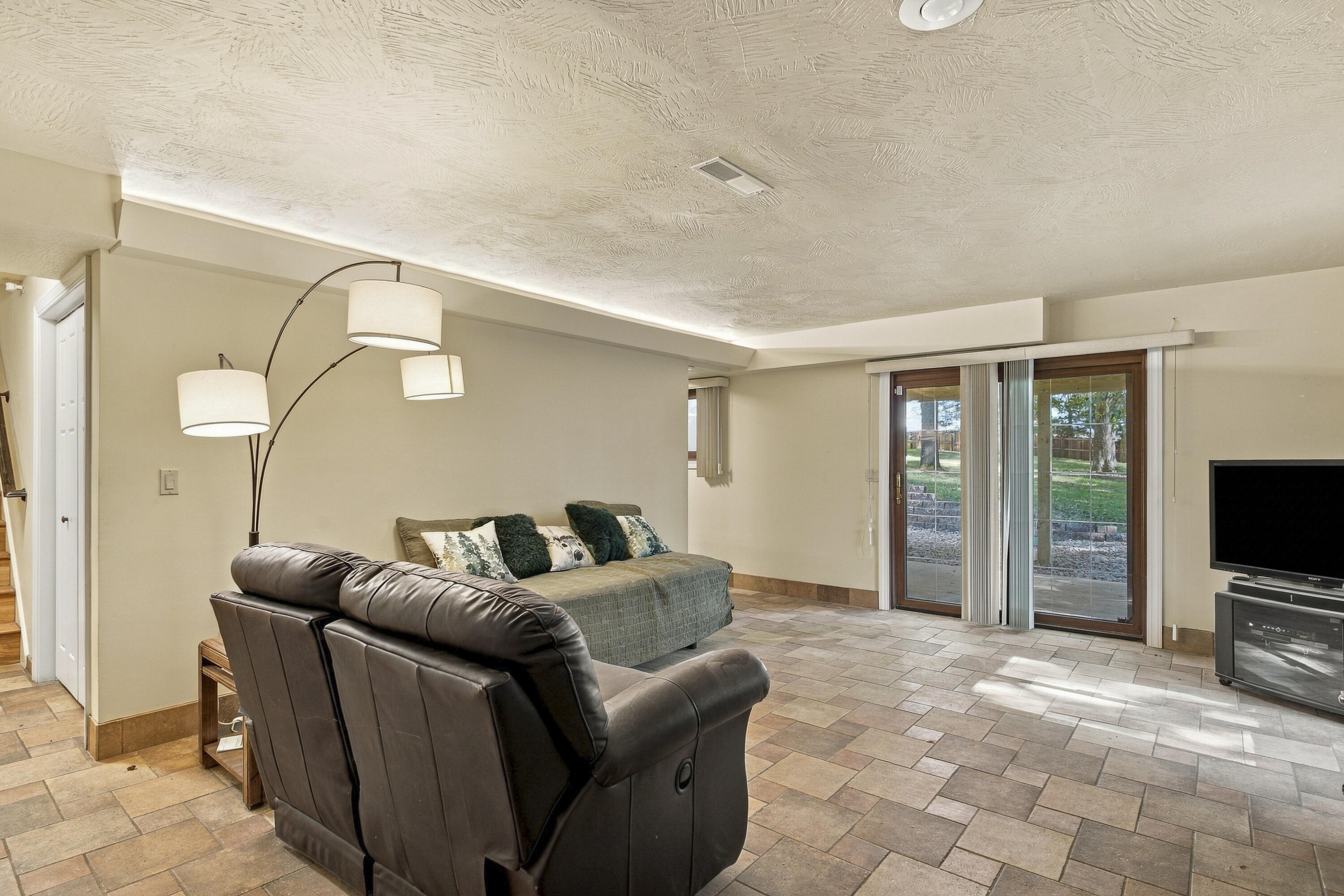 2550 East Sparkleberry Lane Property Photo 41