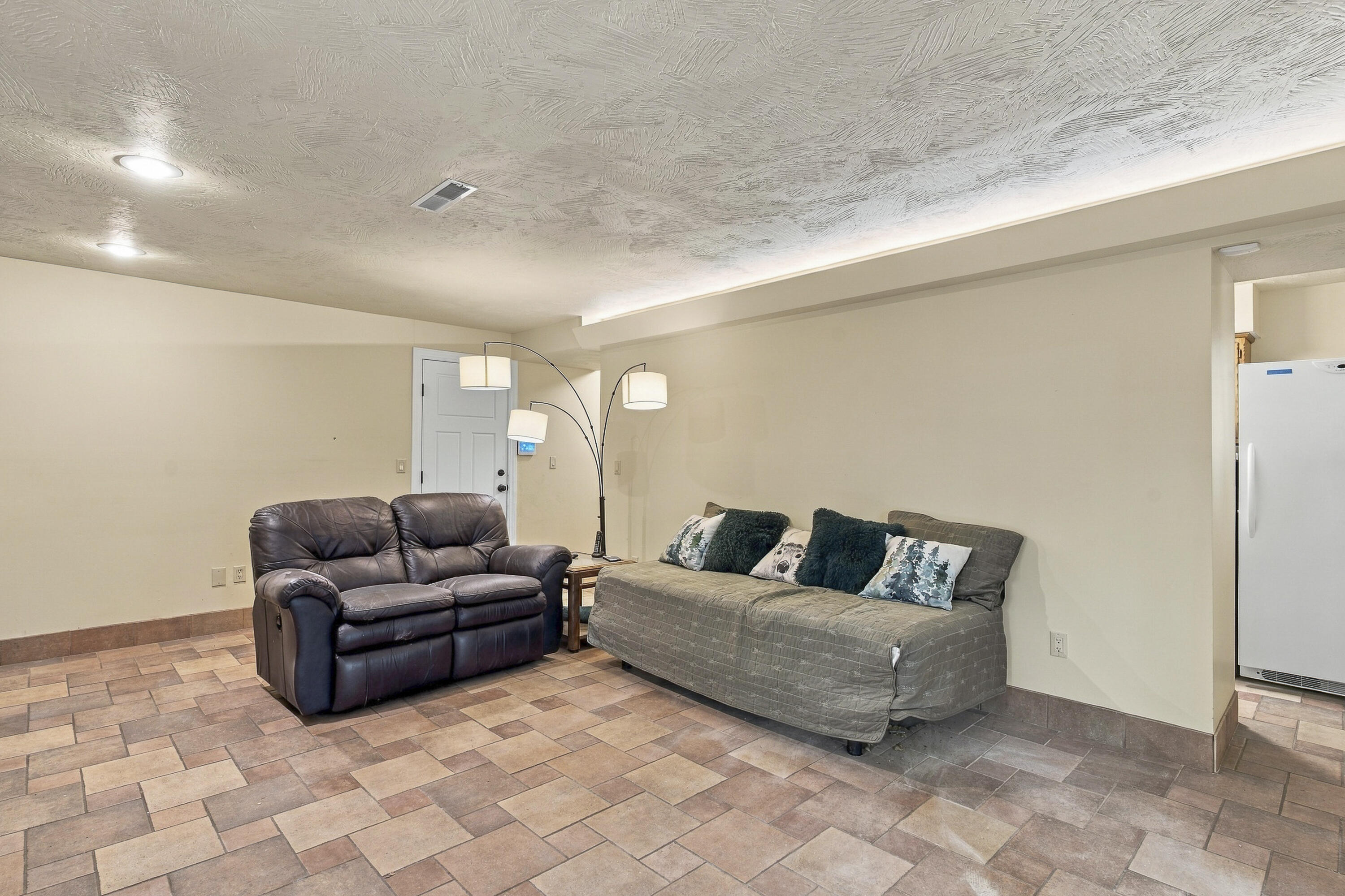 2550 East Sparkleberry Lane Property Photo 43