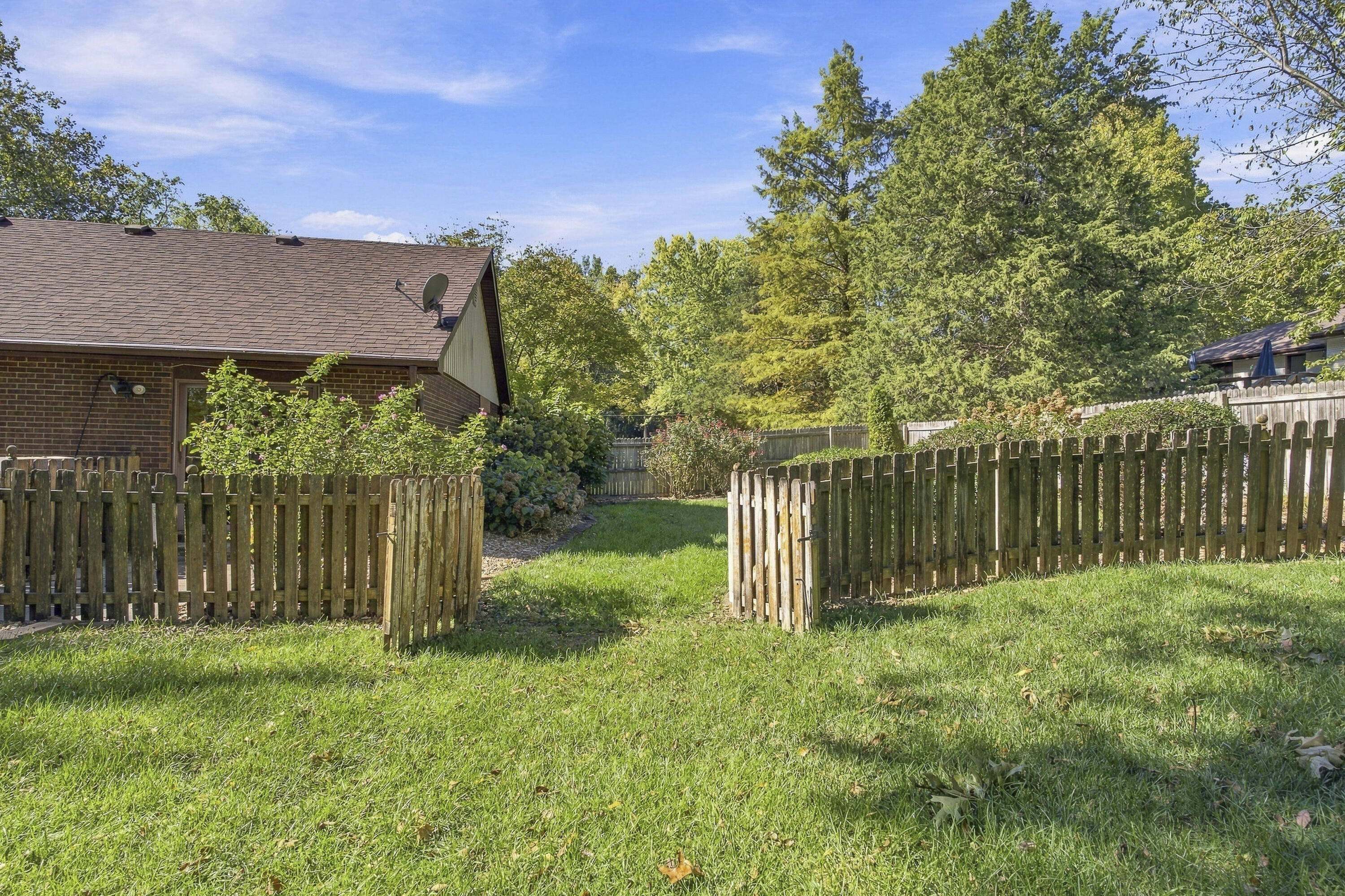 2550 East Sparkleberry Lane Property Photo 51