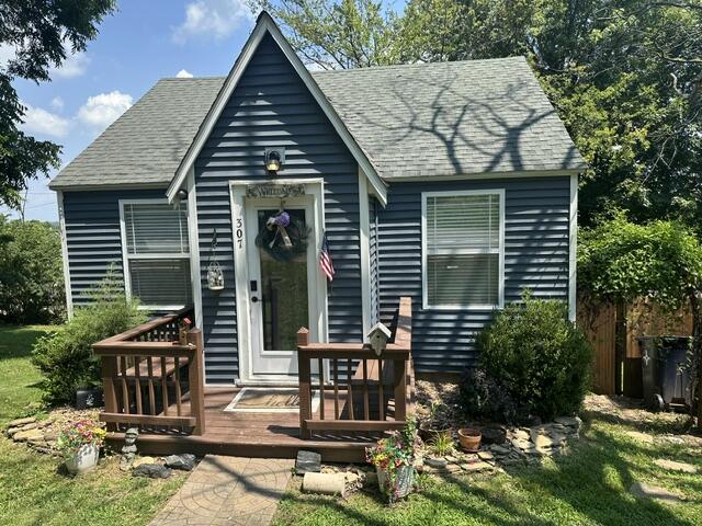 307 West Leyda Avenue Property Photo 1