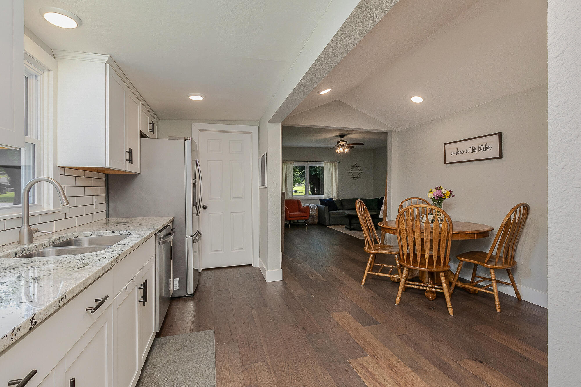 526 North Springfield Avenue Property Photo 12
